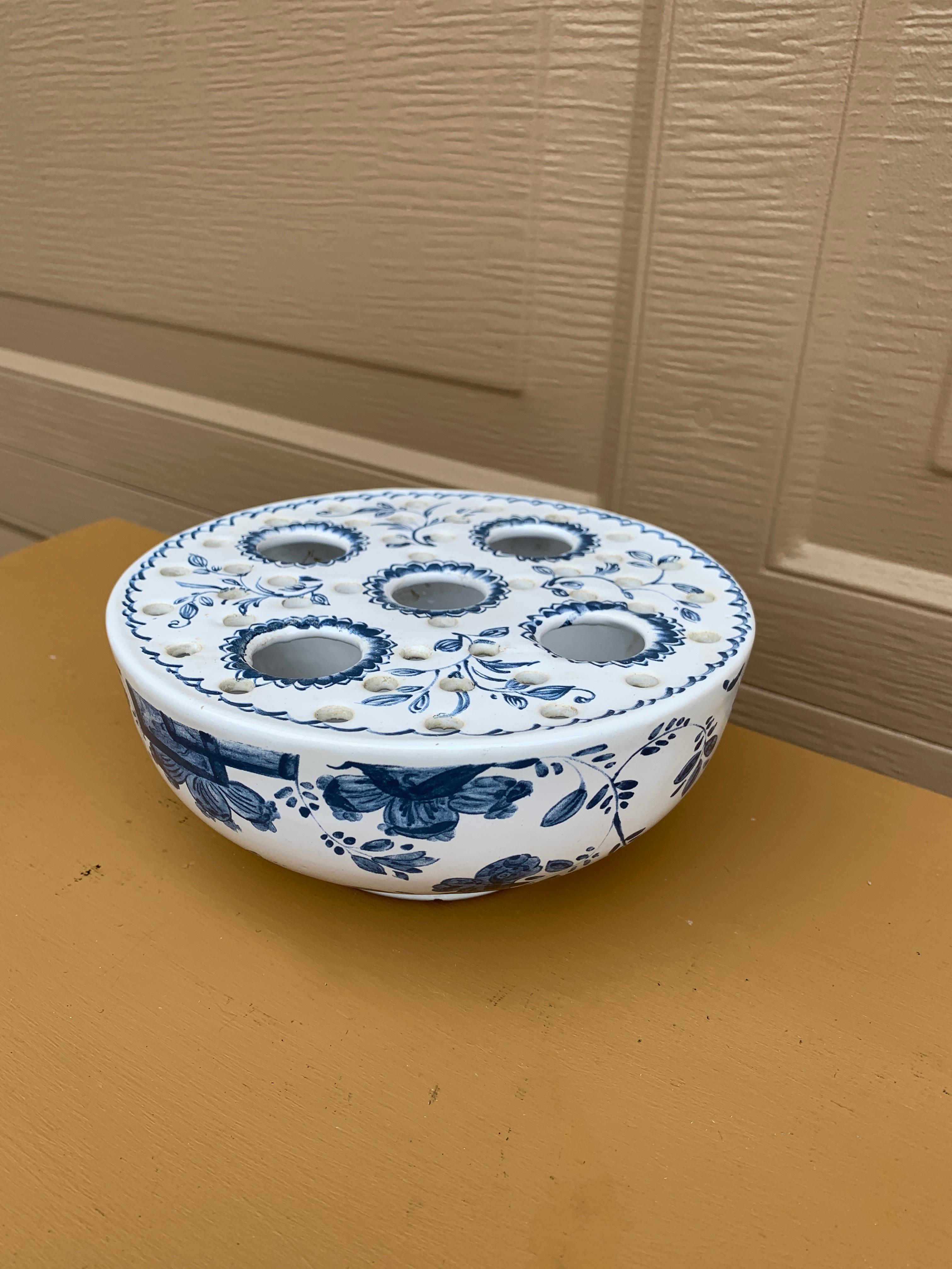 Cineserie Vaso o tulipier d'epoca Mottahedeh Chinoiserie Blue and White Flower Frog in vendita