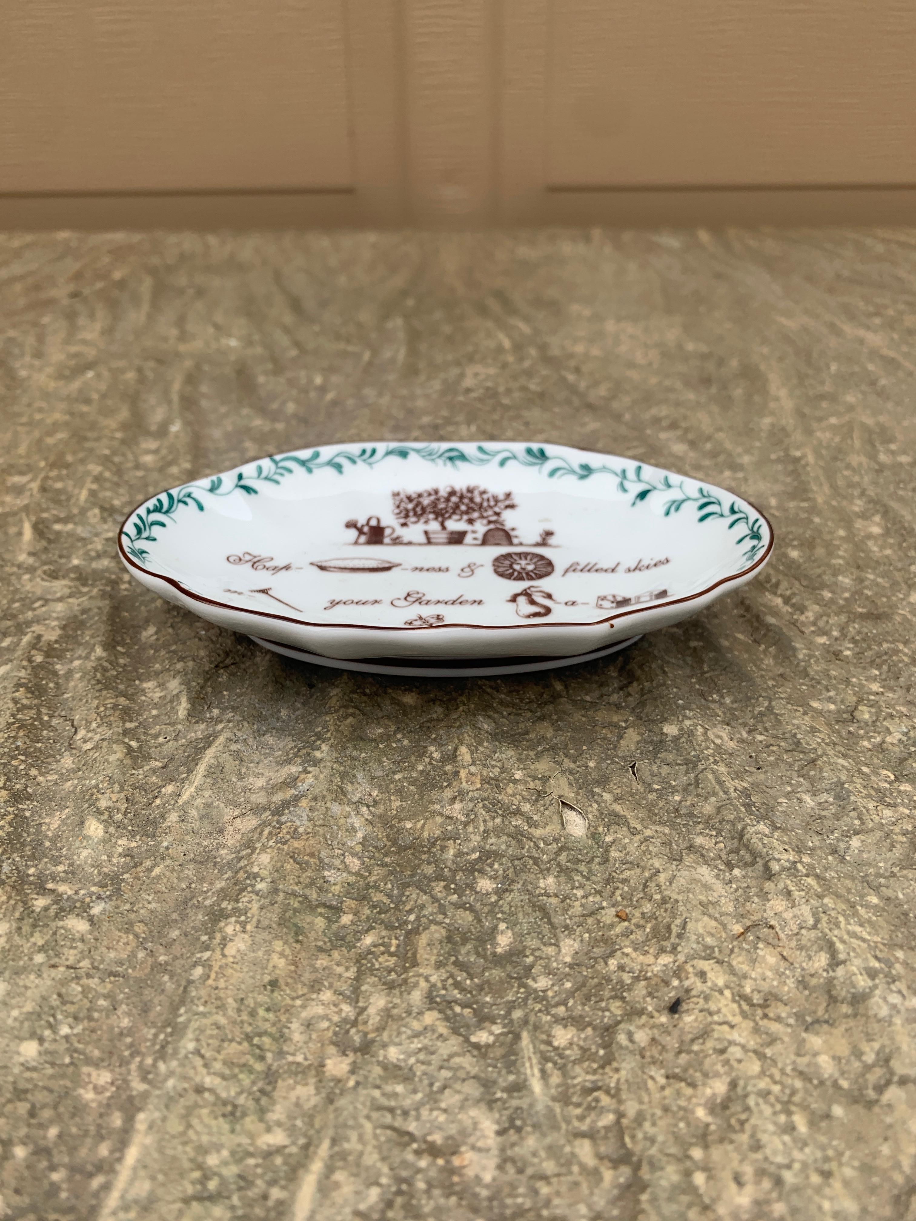 Vintage Mottahedeh Porzellan Garten Thema Catchall Dish (Französische Provence) im Angebot