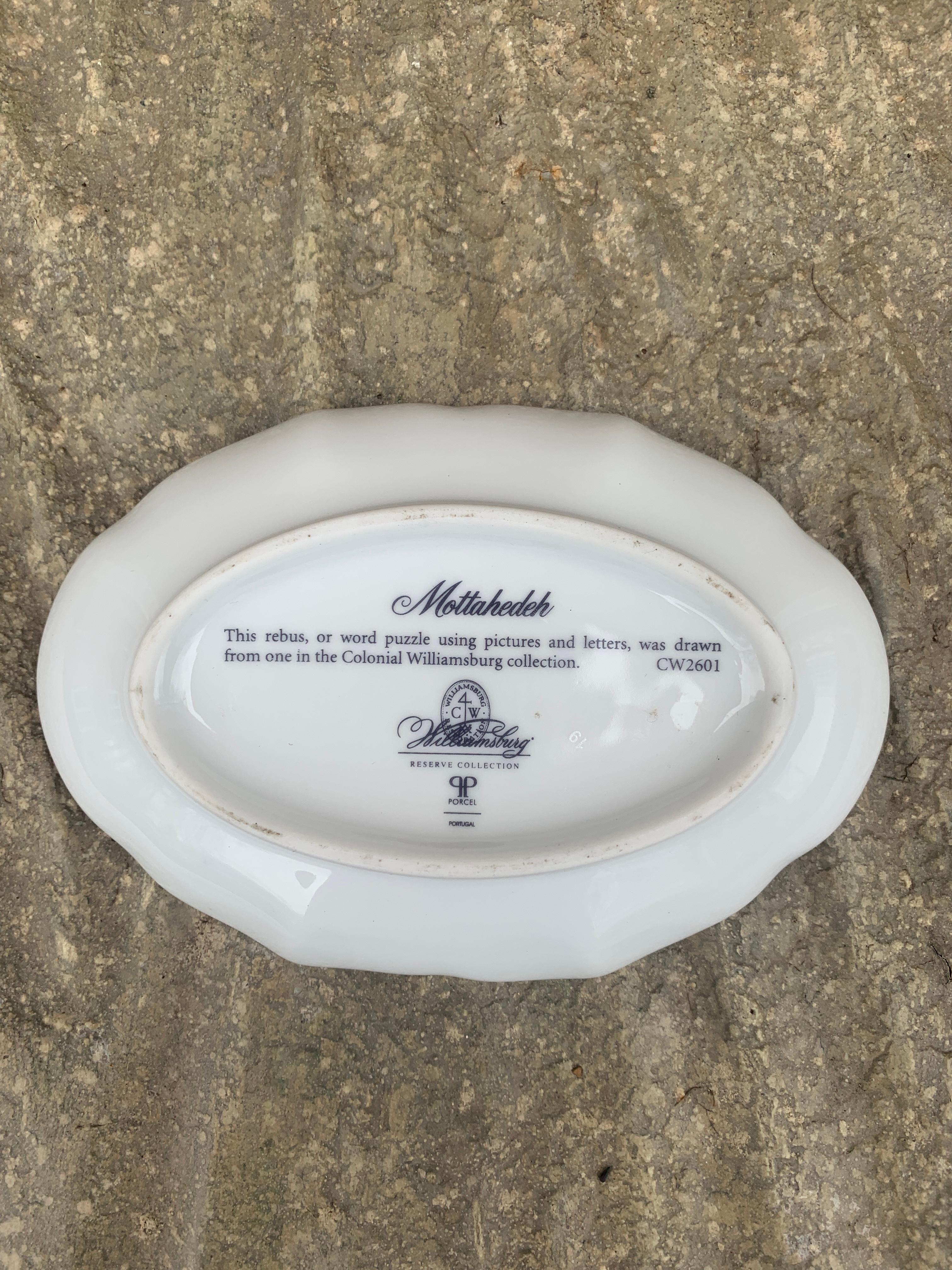 Vintage Mottahedeh Porzellan Garten Thema Catchall Dish (Keramik) im Angebot