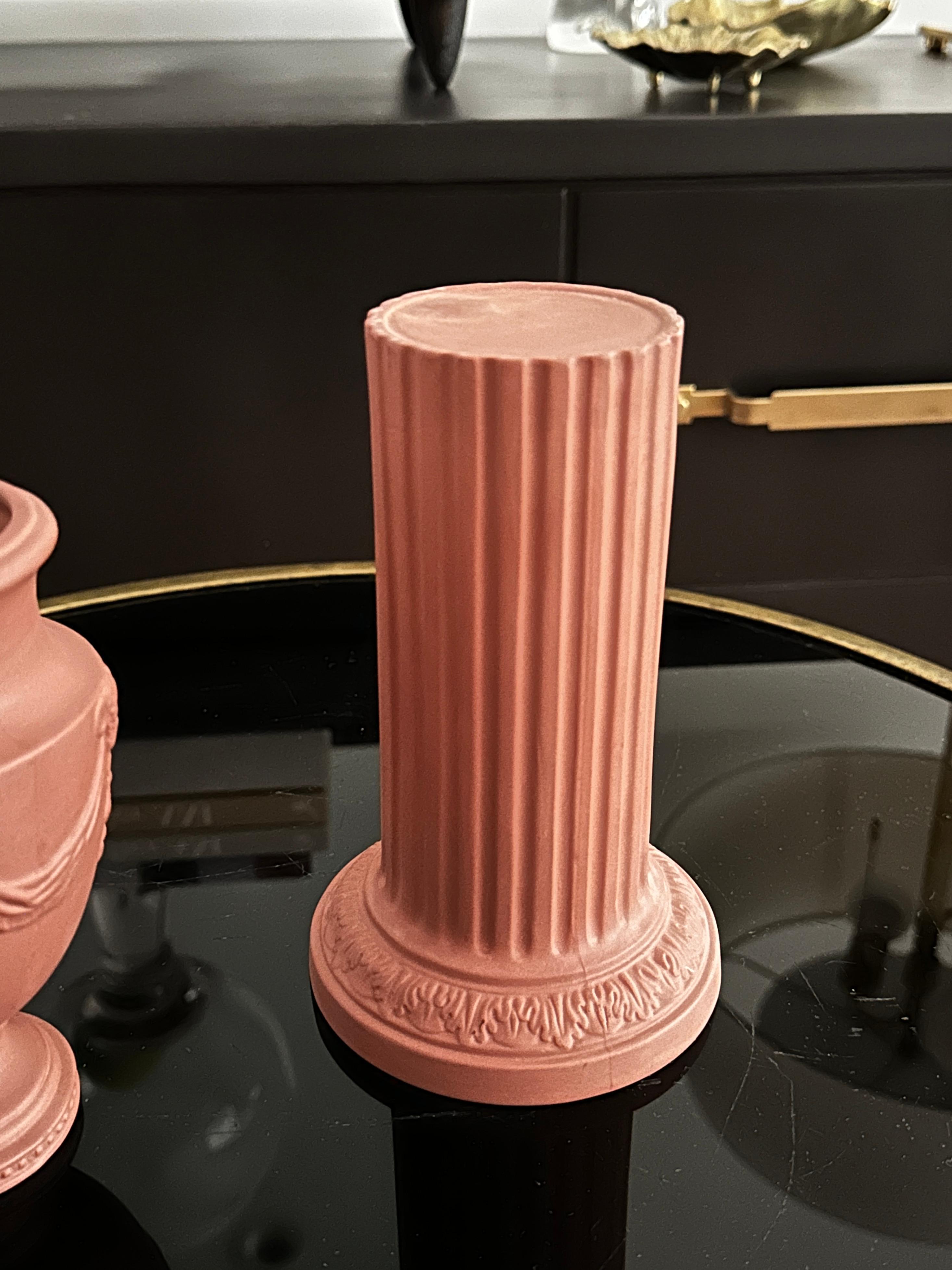Vintage Mottahedeh Terracotta Urn And Pedestal In Good Condition For Sale In Doraville, GA