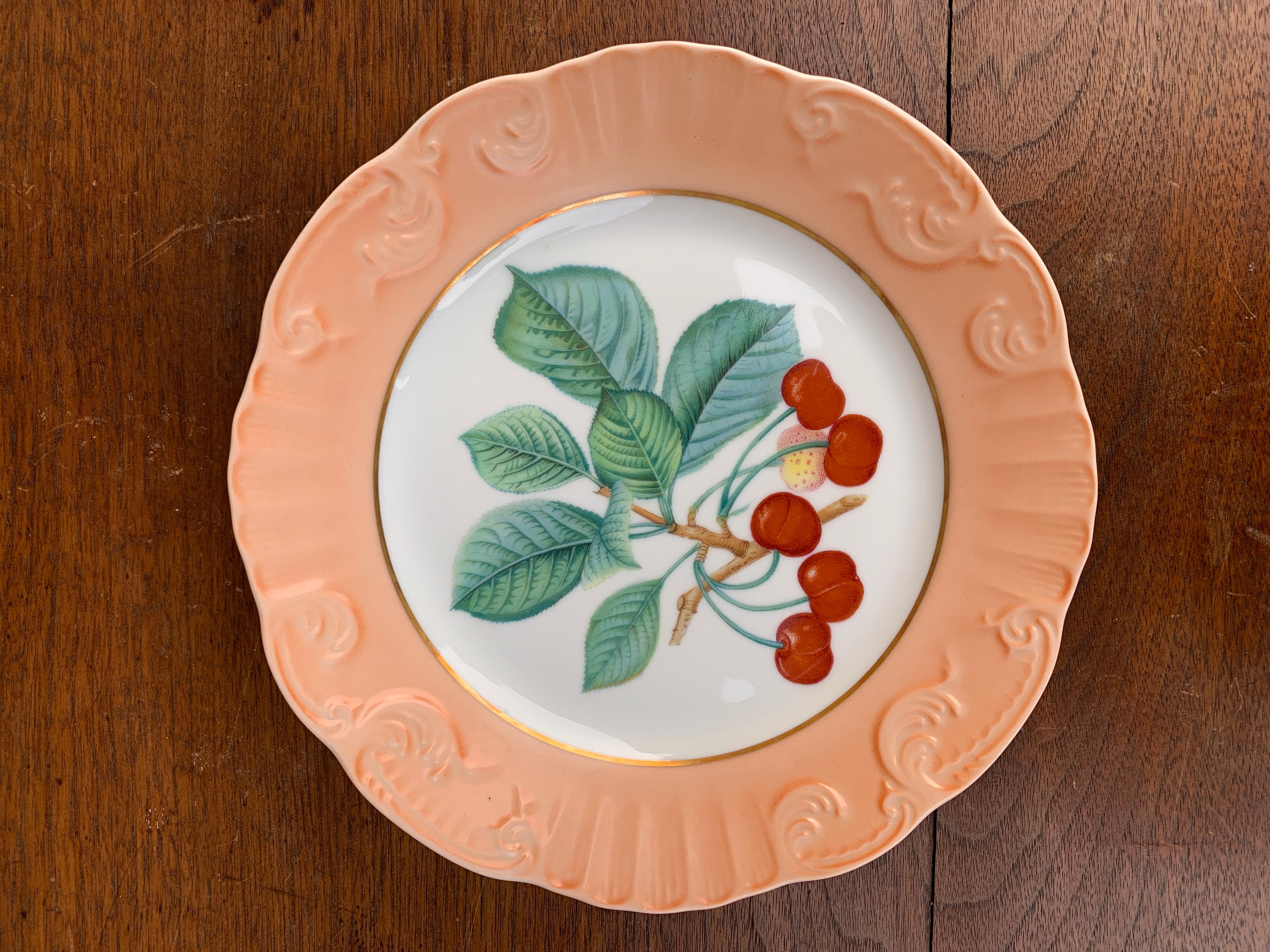 Vintage Mottahedeh Vista Alegre Summer Fruit Plates, Set of Six In Good Condition For Sale In Elkhart, IN
