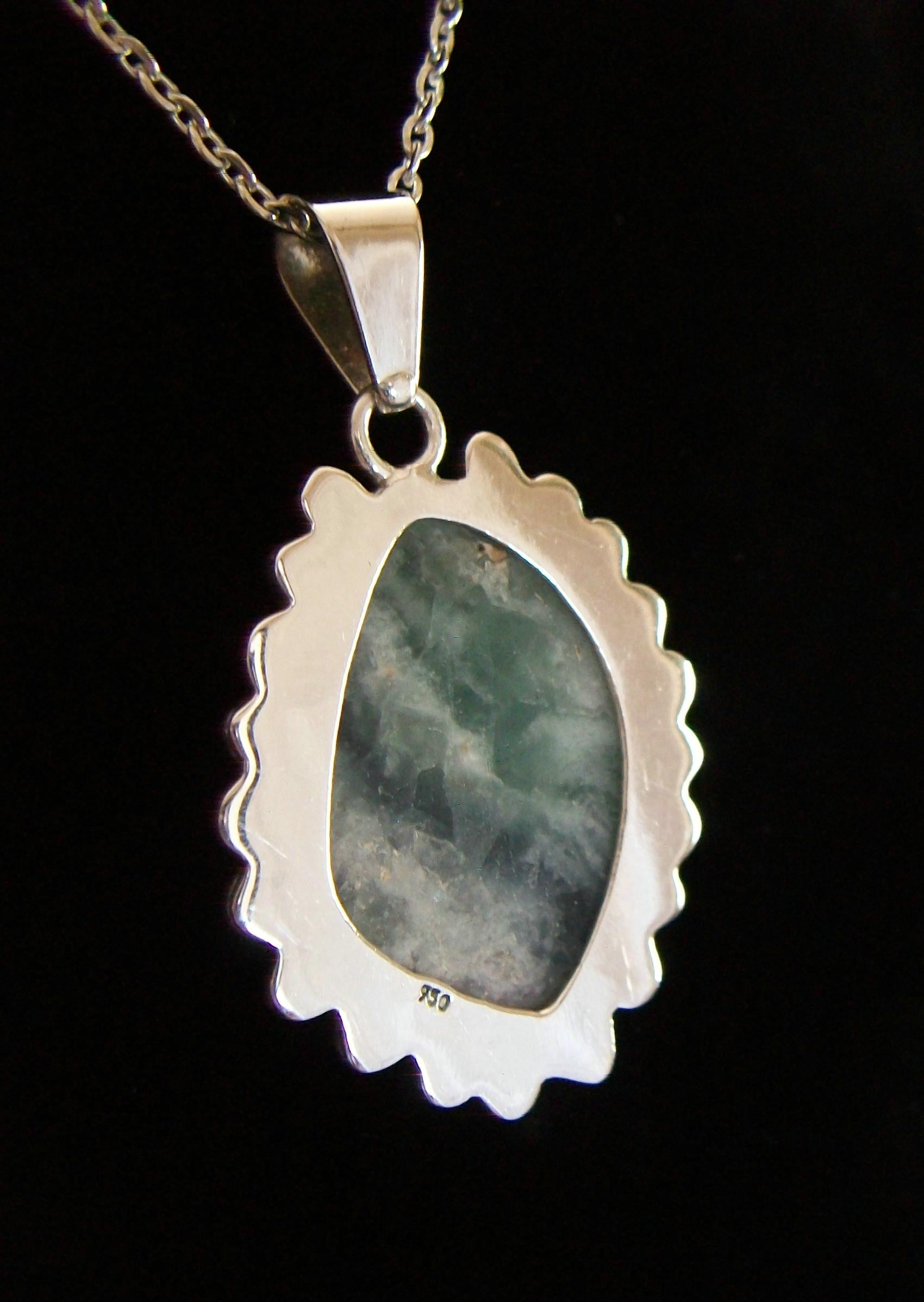 Vintage Mottled Green Jadeite & Fine Silver Pendant Necklace, Late 20th Century In Good Condition For Sale In Chatham, CA