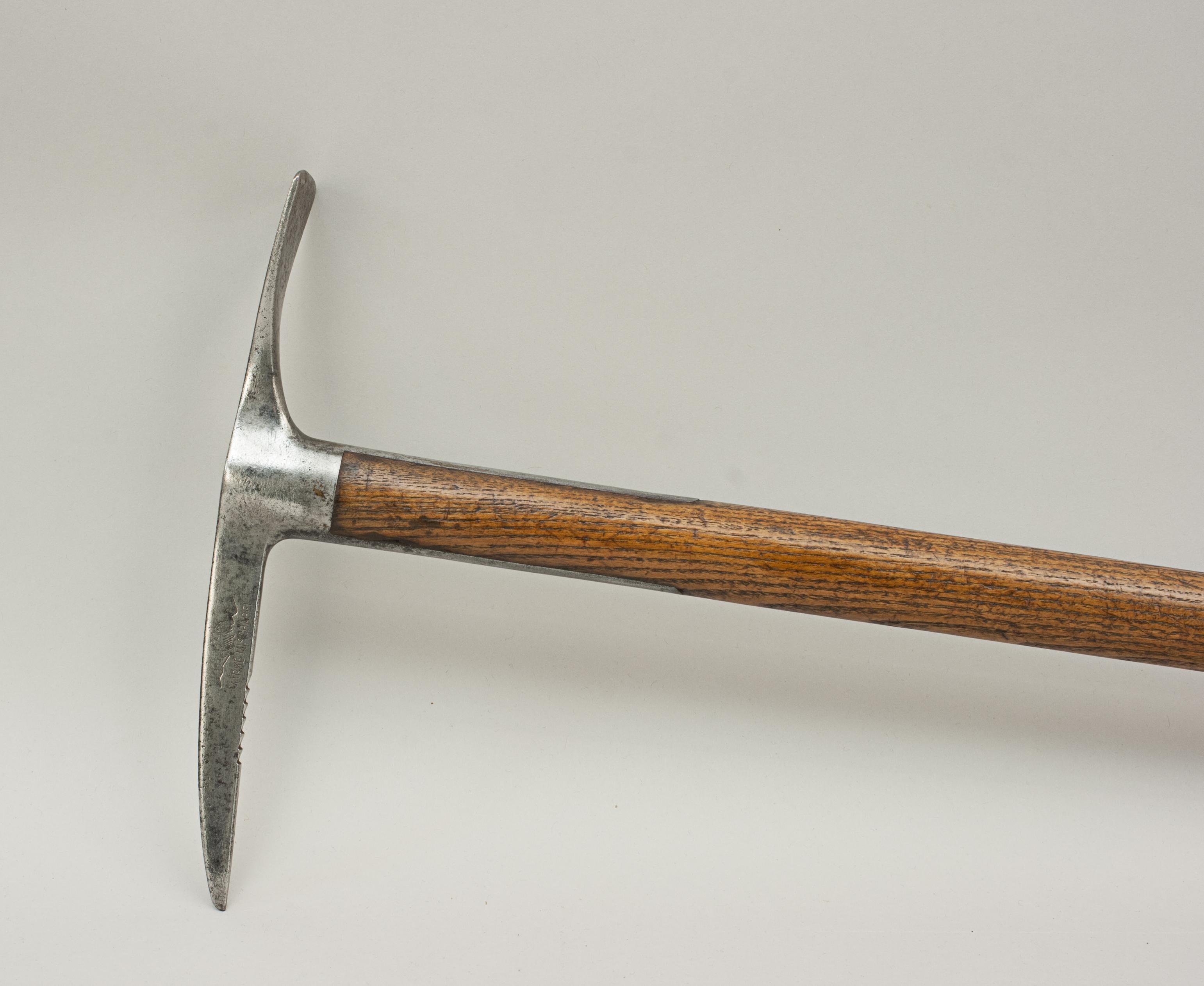 Vintage Ice Pick, Marke Mischabel. A good Geb Andenmatten ( Andenmatten Brothers) Mischabel ice axe, most probably a ladies or juniors due to it 's smaller size. The handle is made from ash with a slightly serrated steel pick and with a wide adze.