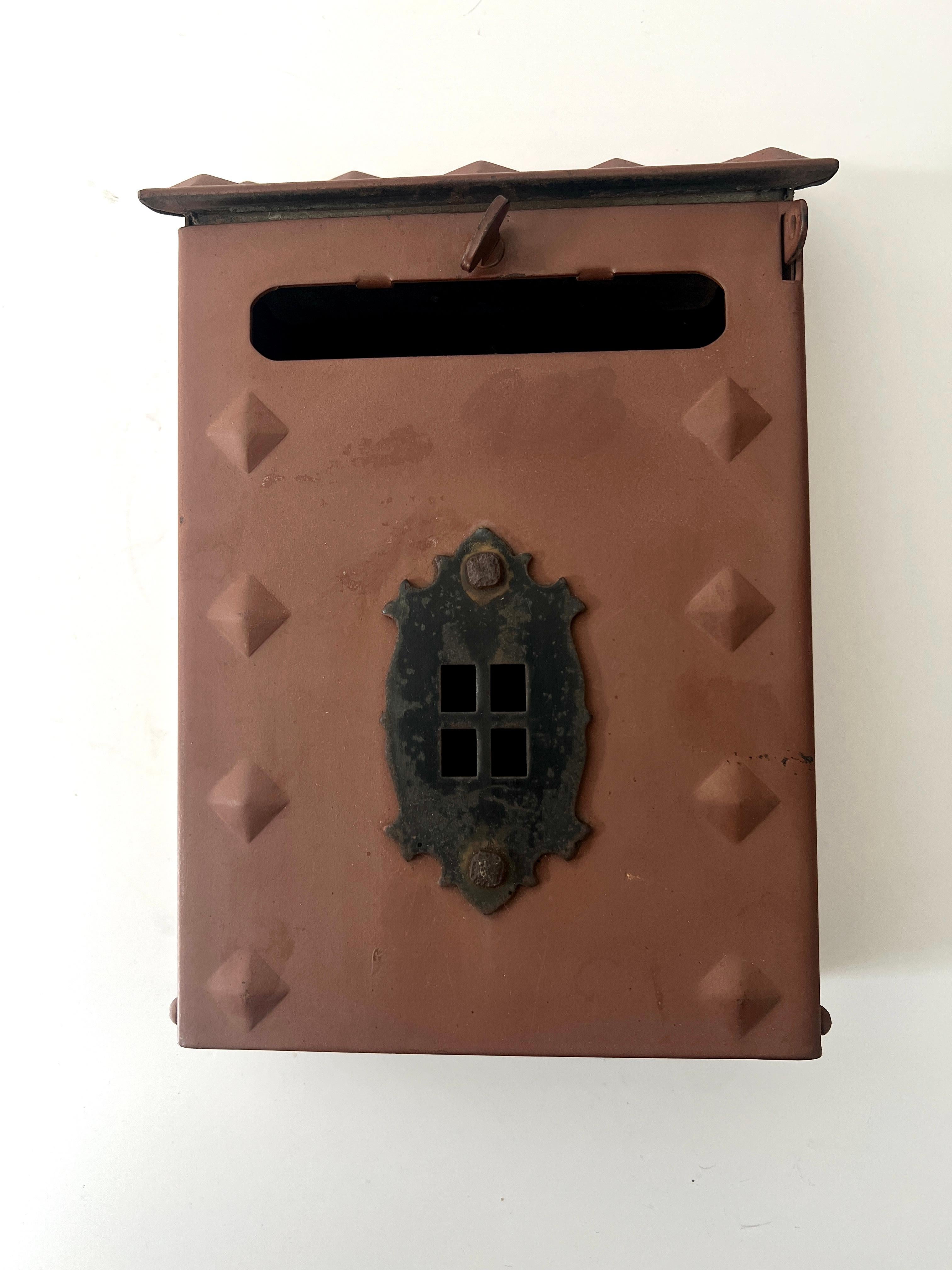 A vintage Metal mountable mailbox with key turn to open and close the box.  The flap keeps mail safe and dry.  There are removable rear bars that can be added for news paper, periodicals and large envelopes.

A unique and Wonderful piece - a