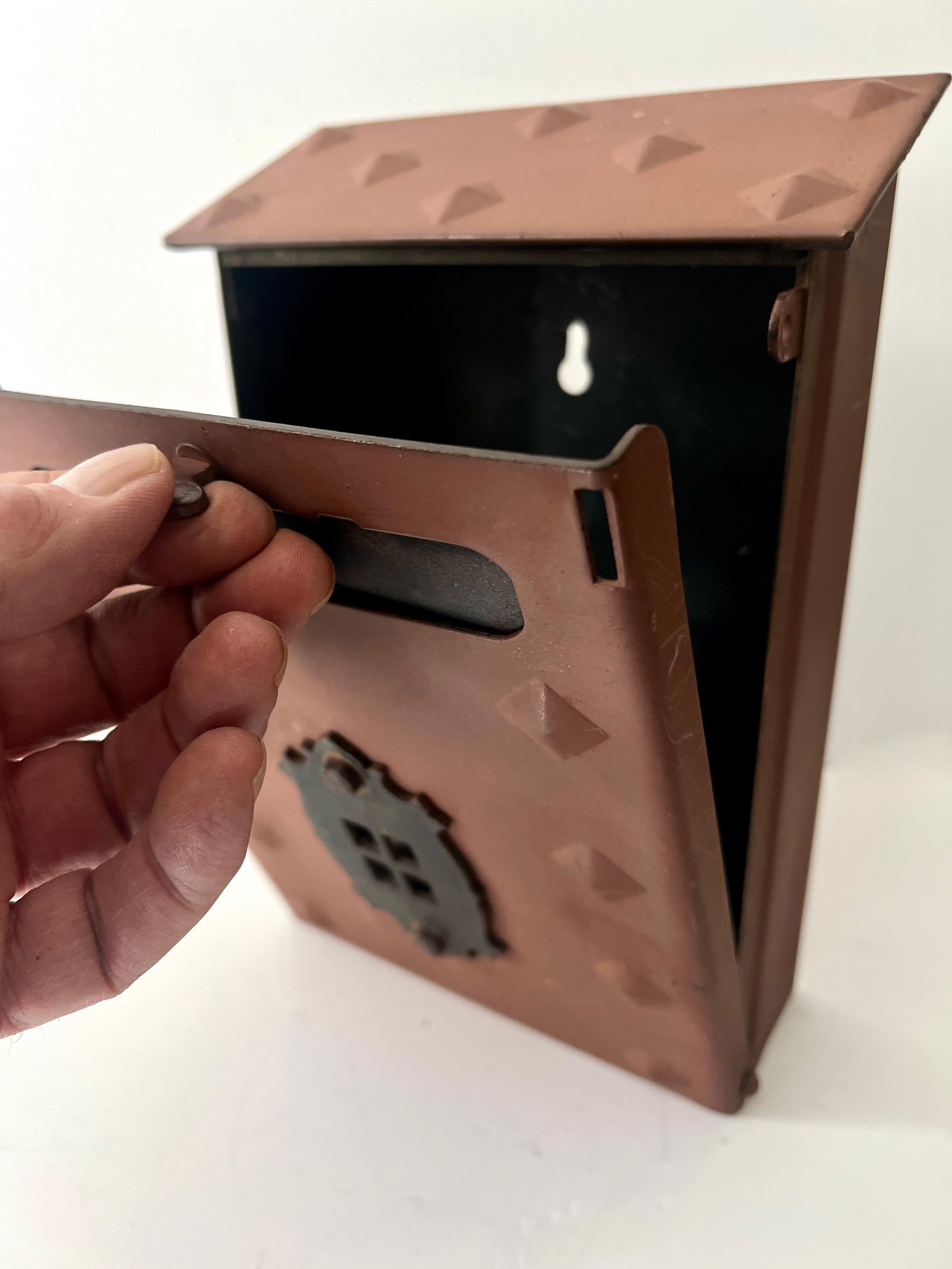 Vintage Mounted Mailbox with Turnkey to Open and Removable Large Paper holder In Good Condition For Sale In Los Angeles, CA