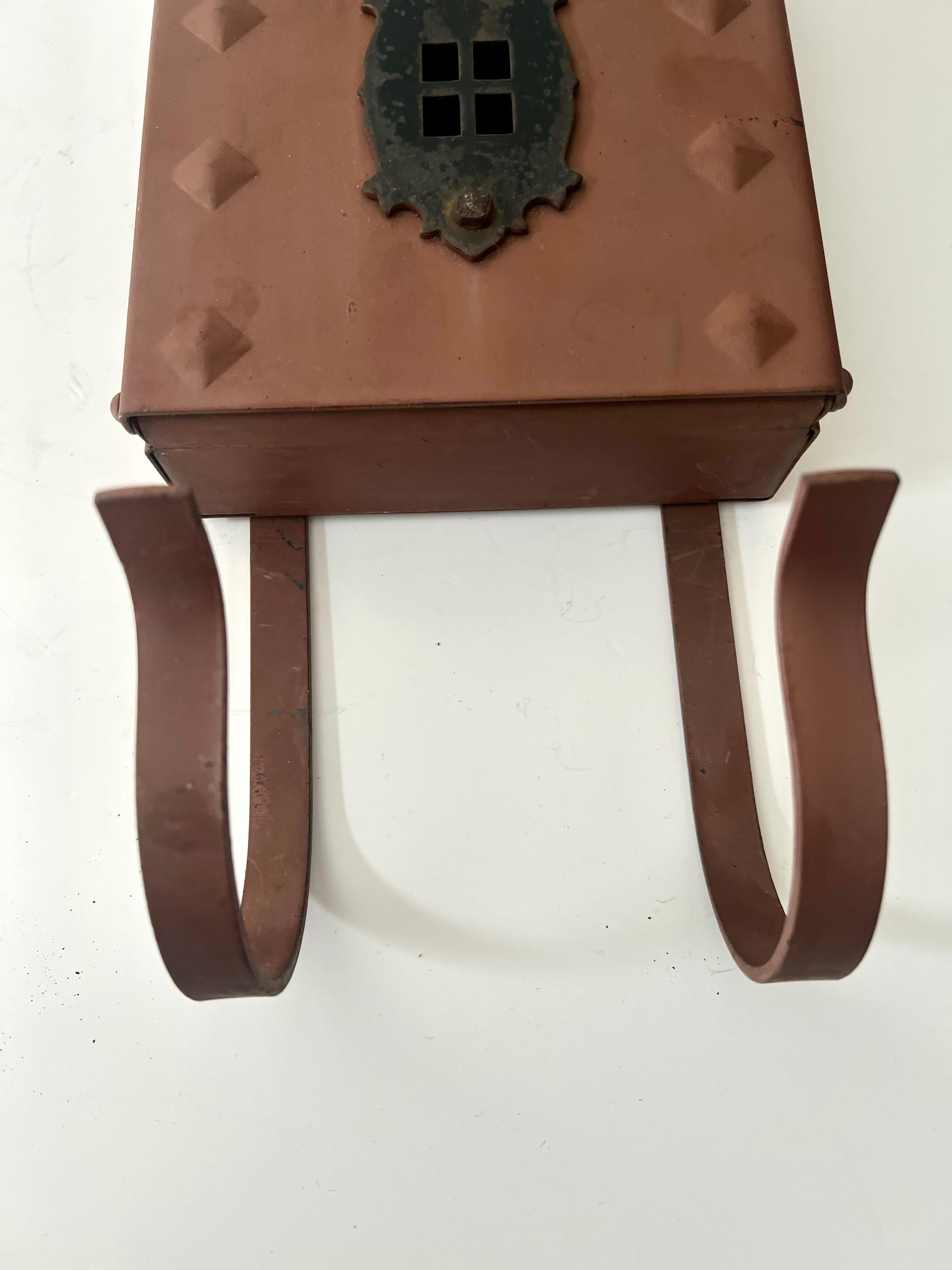 Metal Vintage Mounted Mailbox with Turnkey to Open and Removable Large Paper holder For Sale