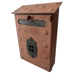 Vintage Mounted Mailbox with Turnkey to Open and Removable Large Paper holder