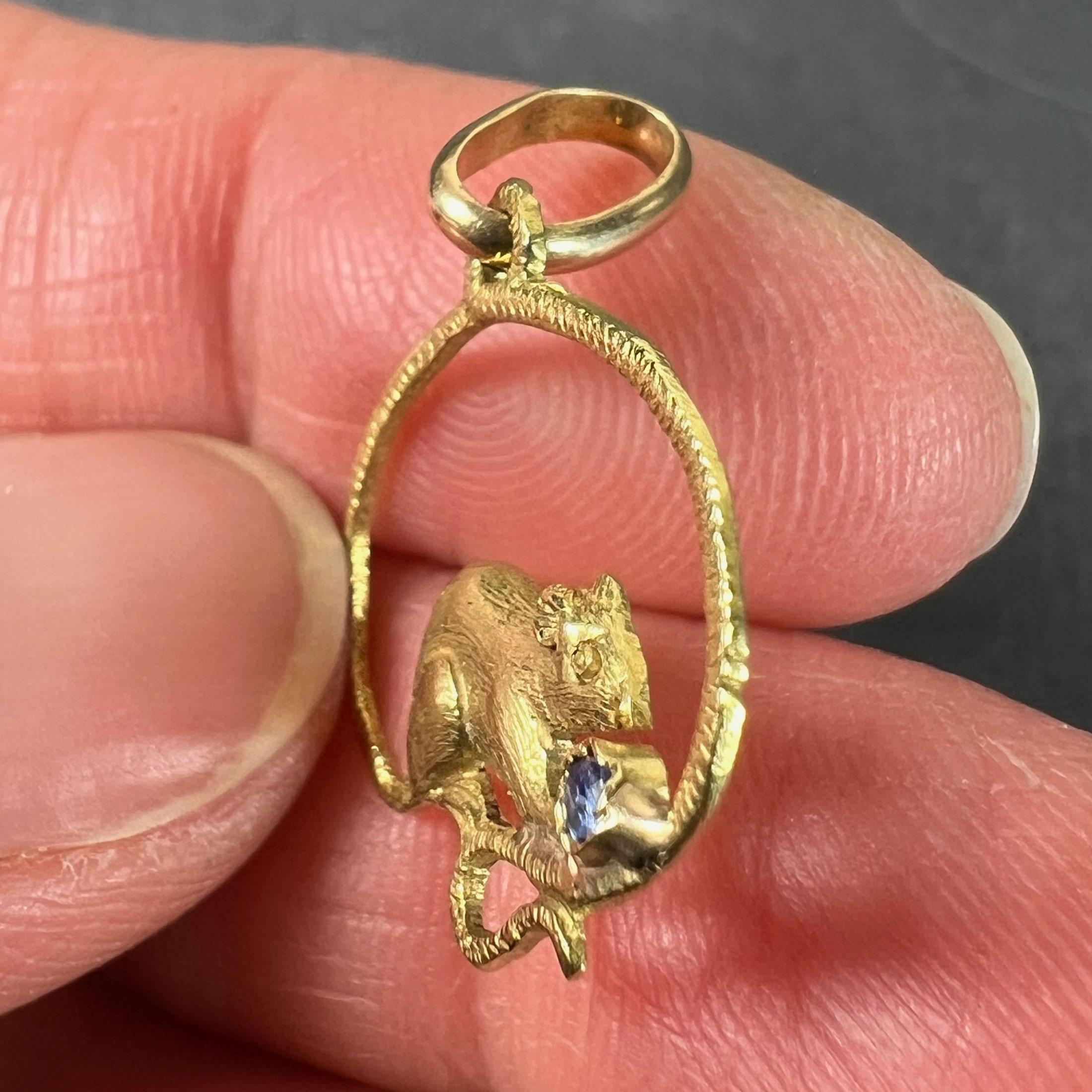 Pendentif à breloques en or jaune 18K avec saphir bleu Vintage Mouse en vente 1