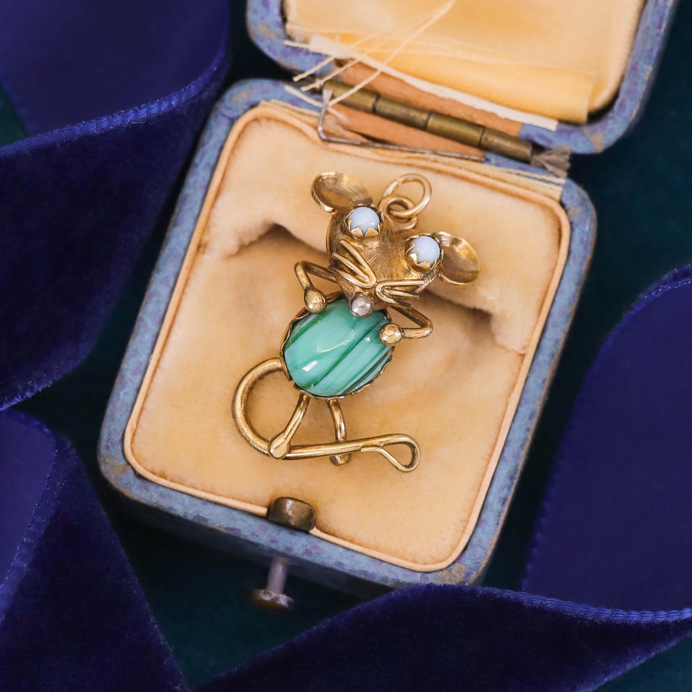 Pendentif souris vintage en or 18k en vente 1