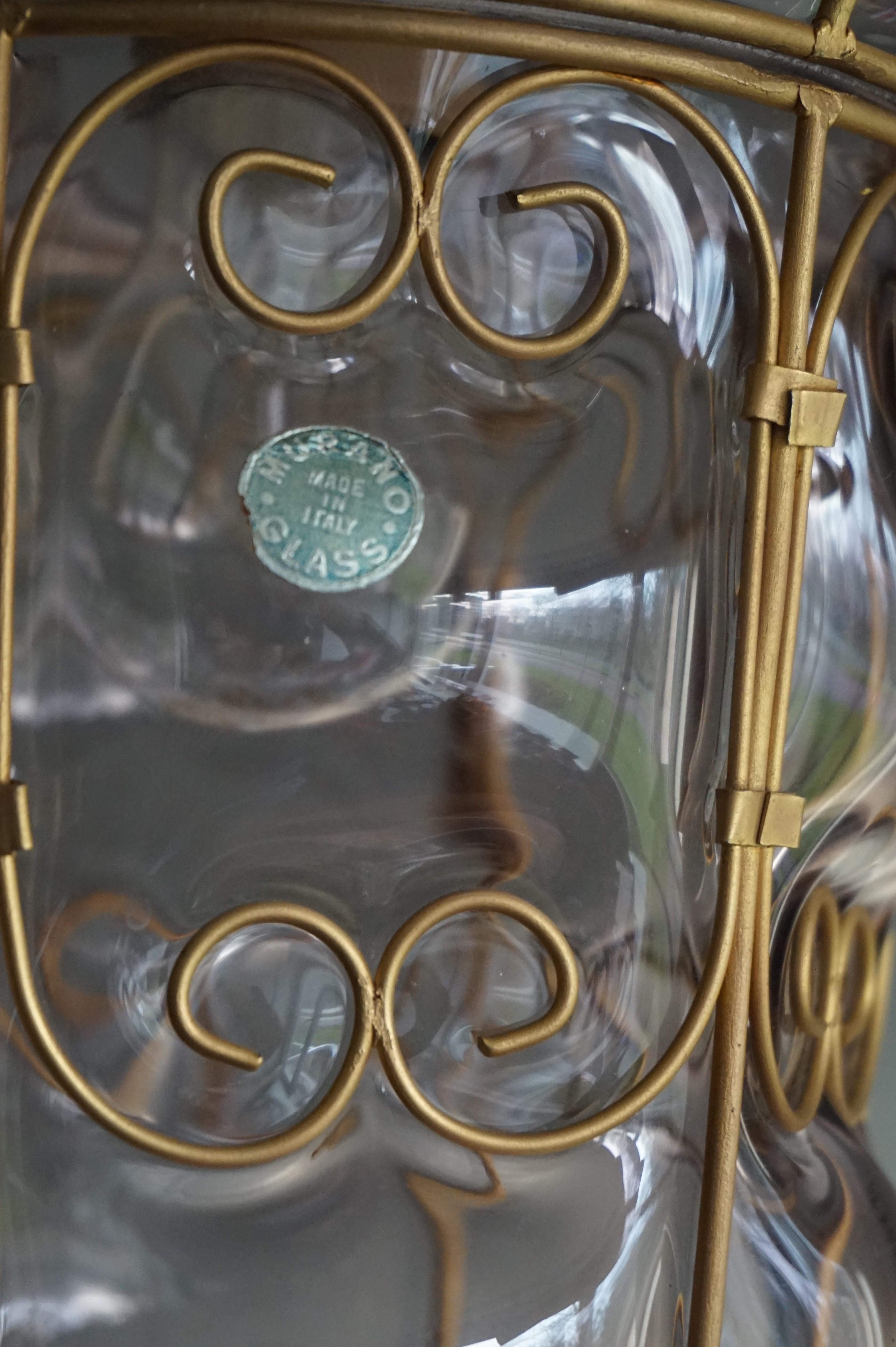 Lampe à suspension vintage en verre vénitien soufflé à la bouche et marqué de Murano dans un cadre métallique en vente 2