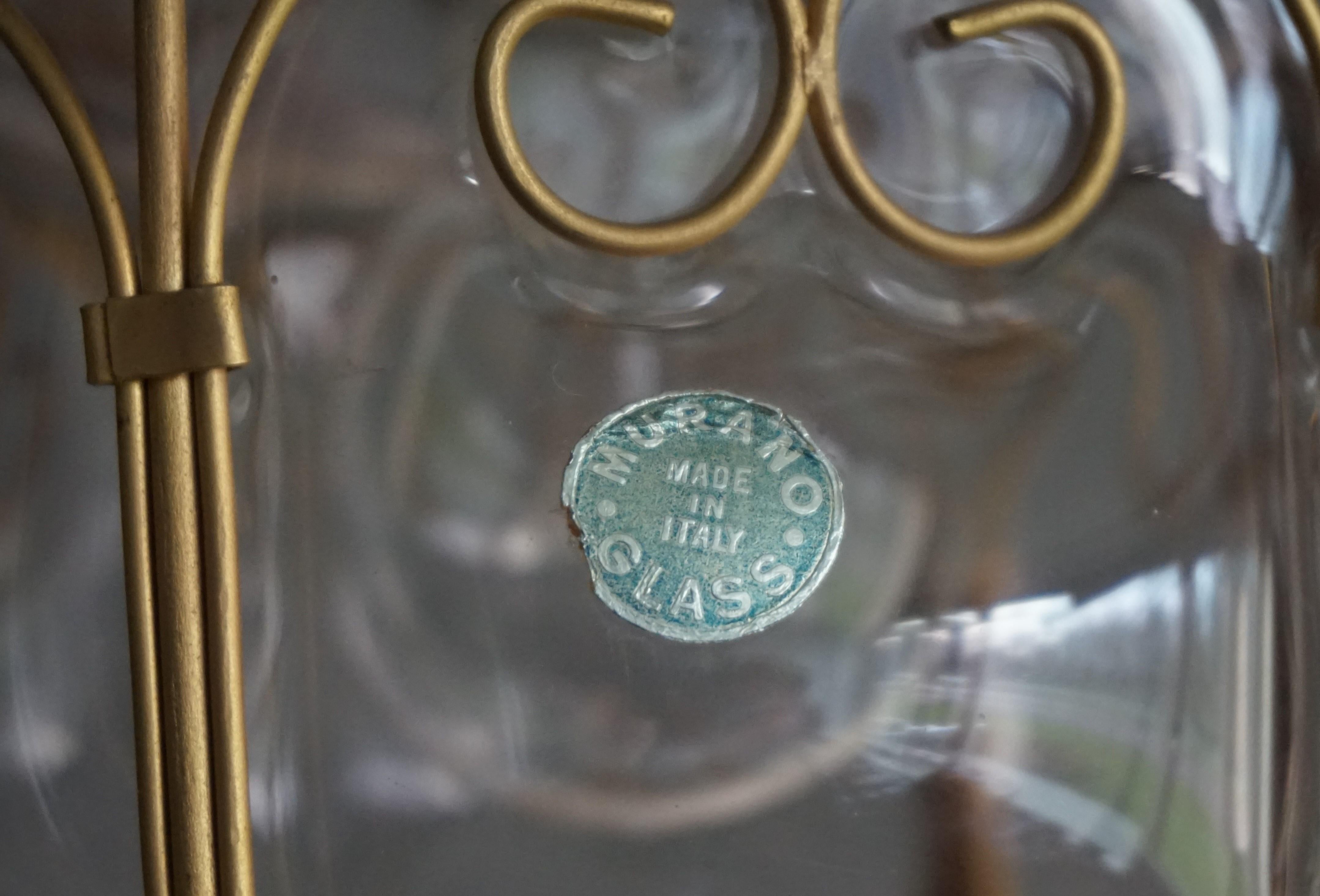 Lampe à suspension vintage en verre vénitien soufflé à la bouche et marqué de Murano dans un cadre métallique en vente 3