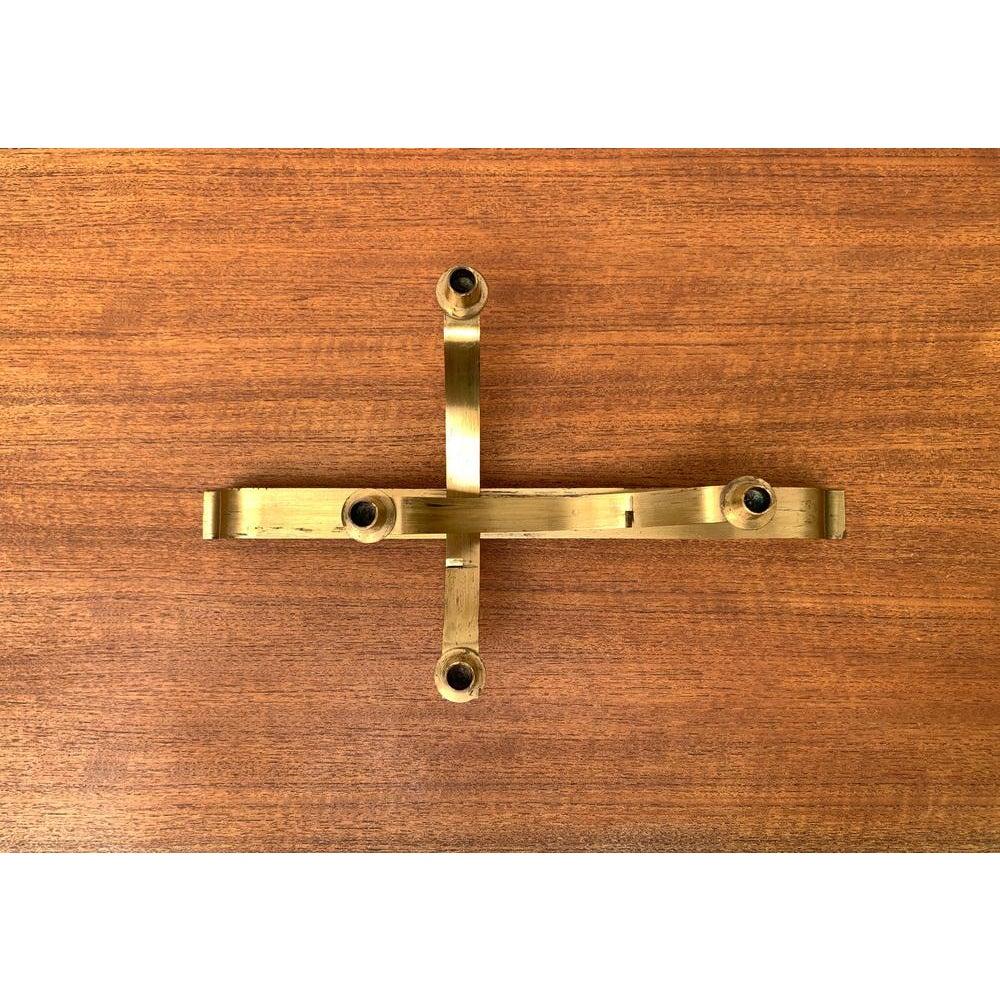 Vintage Movable Brass Candleholder, 1970er Jahre, in sehr gutem Zustand. Entworfen 1970 bis 1979.

Zusätzliche Informationen:
MATERIALIEN: Metall
Farbe: Gold
Artikel Typ: Vintage, antik oder aus Vorbesitz
Abmessungen: 15,35ʺB × 9,06ʺD ×