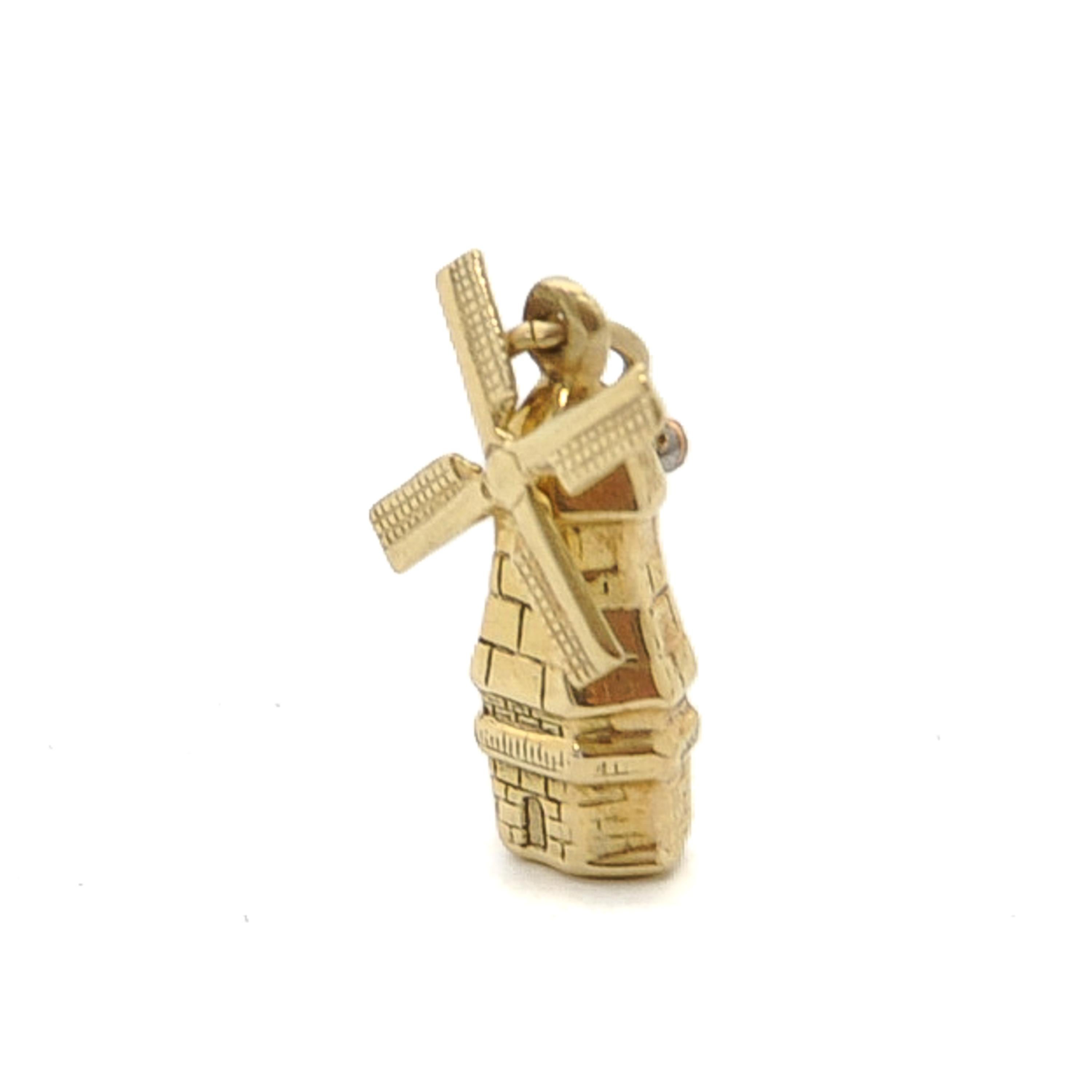 Vintage Movable Dutch Windmill 14 Karat Gold Charm In Good Condition For Sale In Rotterdam, NL