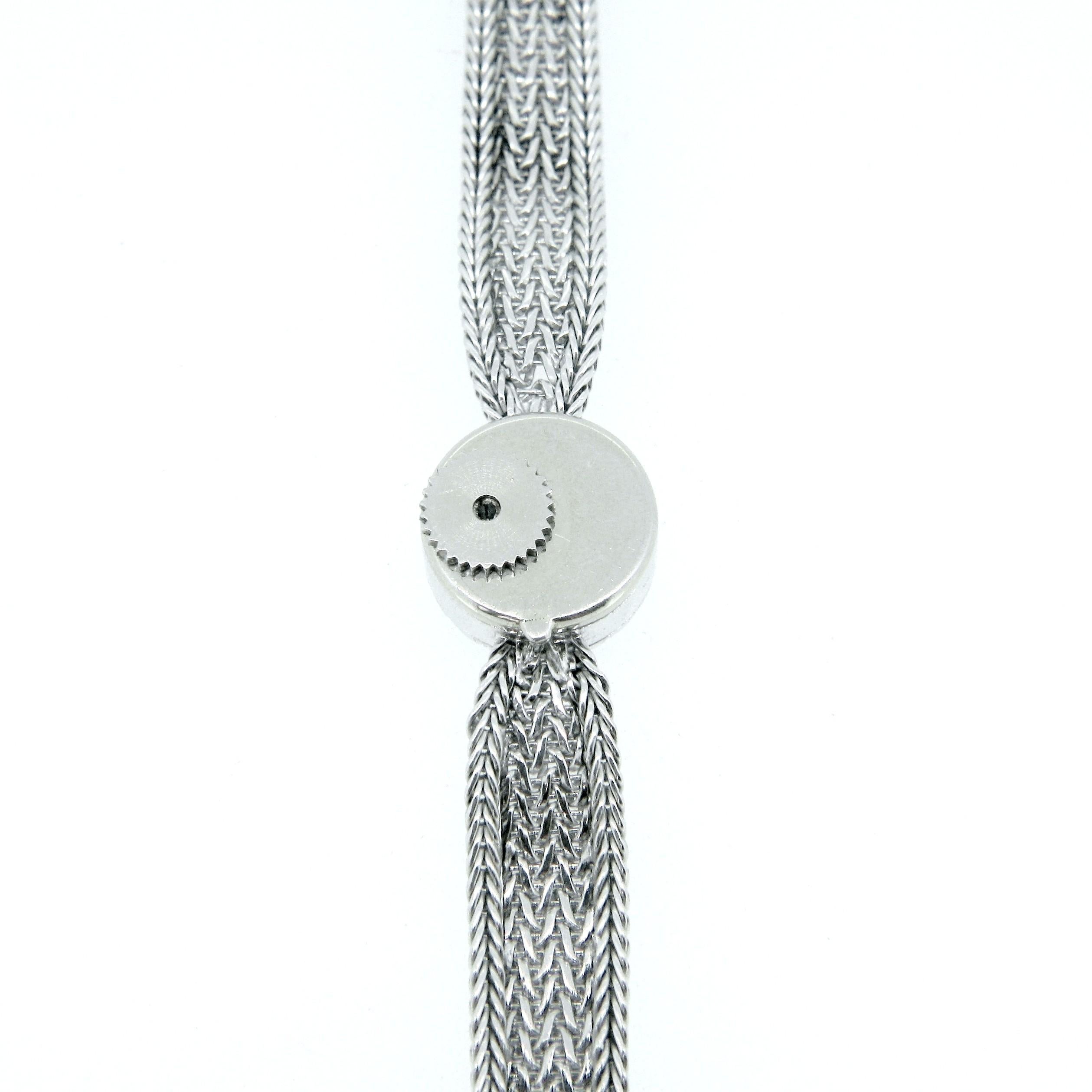 Montre-bracelet vintage Movado pour femme à remontage manuel en or blanc et diamants en vente 6