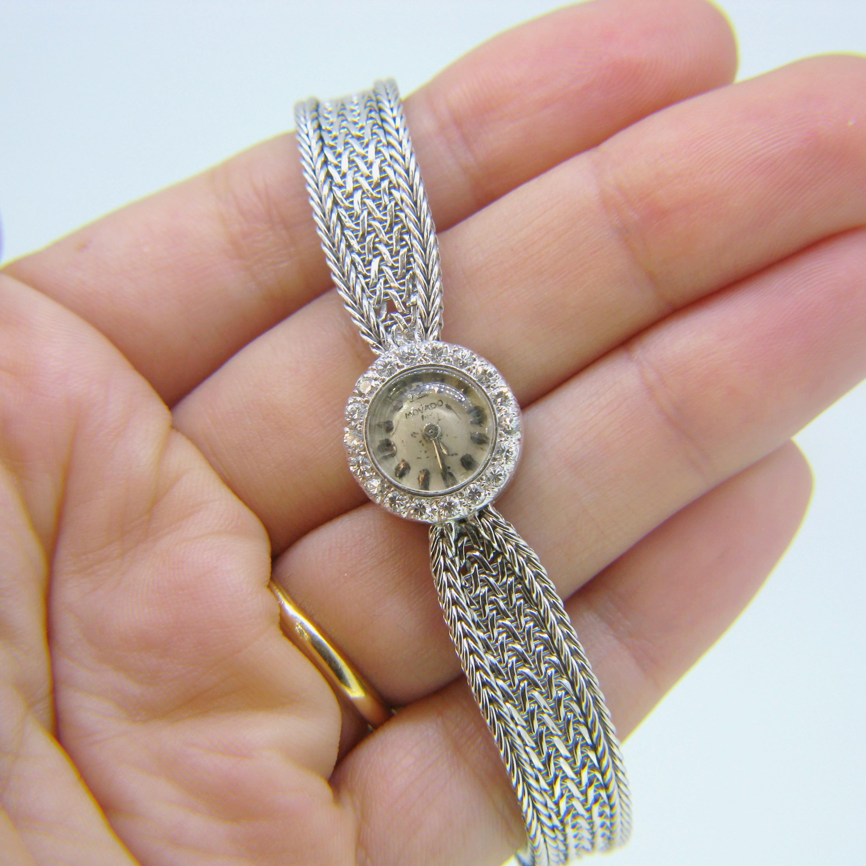 Montre-bracelet vintage Movado pour femme à remontage manuel en or blanc et diamants en vente 4