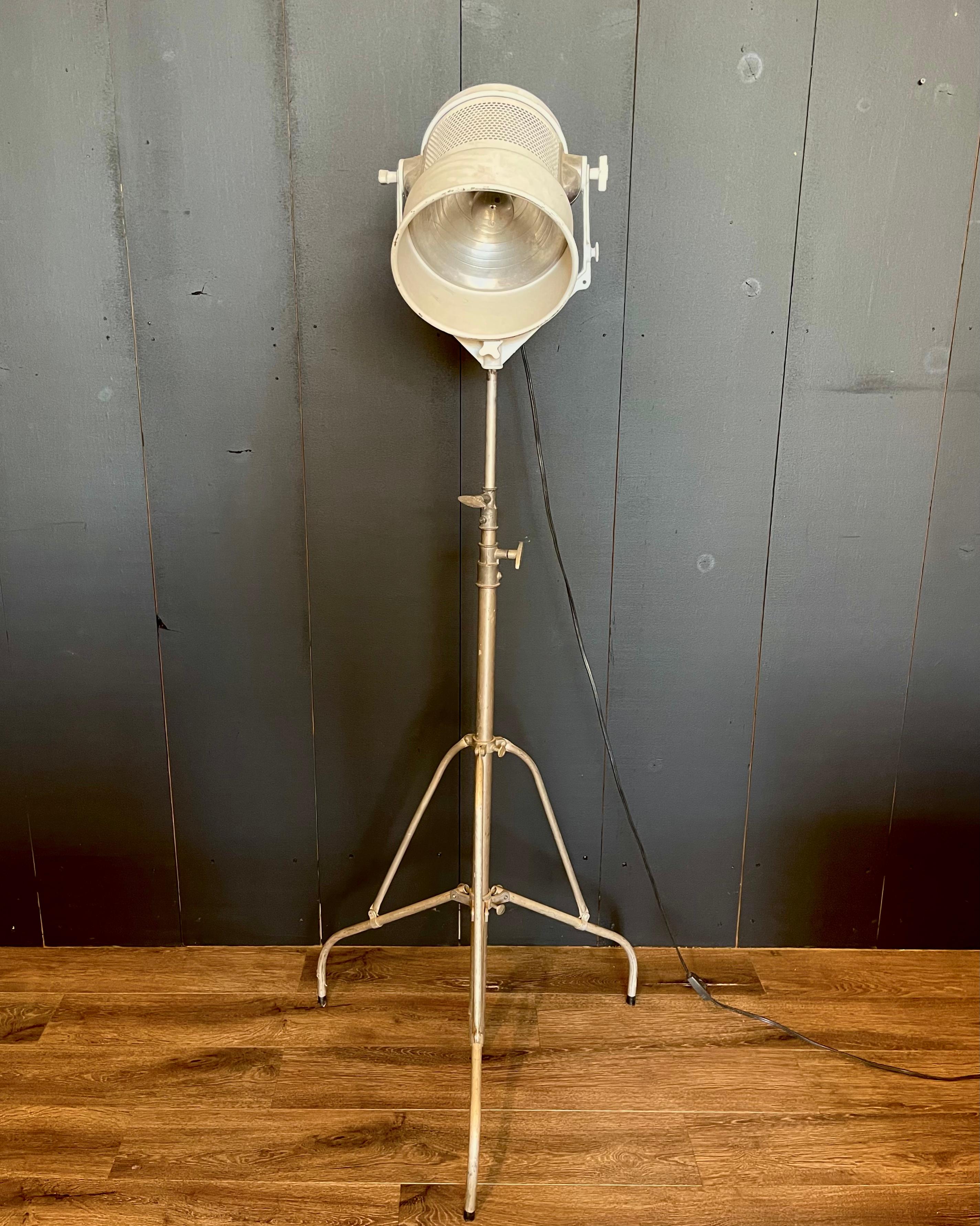 Experience the allure of classic cinema with the Mole Richardson Co industrial movie light floor lamp. Combining vintage charm and cinematic flair, illuminate your space with this stylish and functional piece.

Tripod base extends to 24” width left