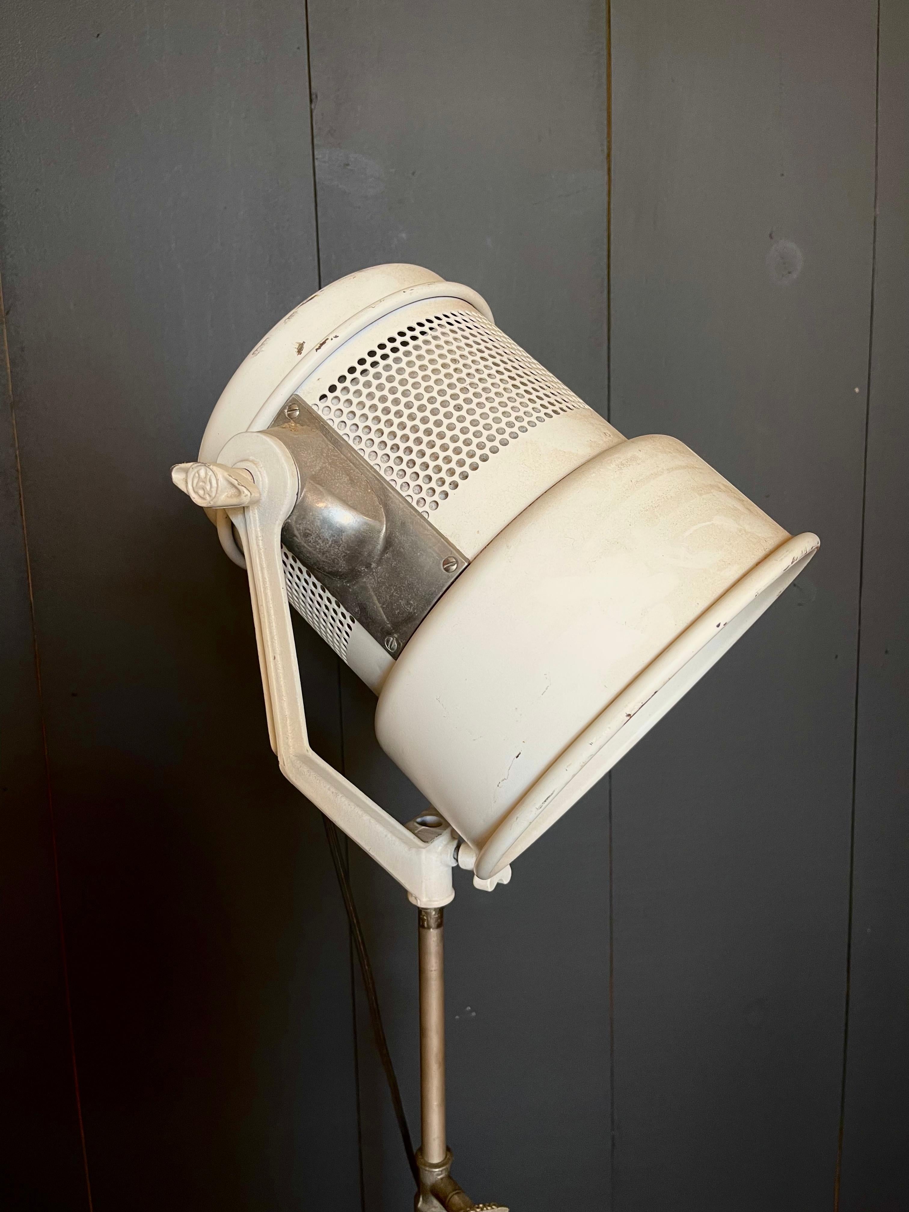 American Vintage Movie Tripod Floor Lamp, Mole Richardson Mighty Mole Spotlight Type 4091 For Sale