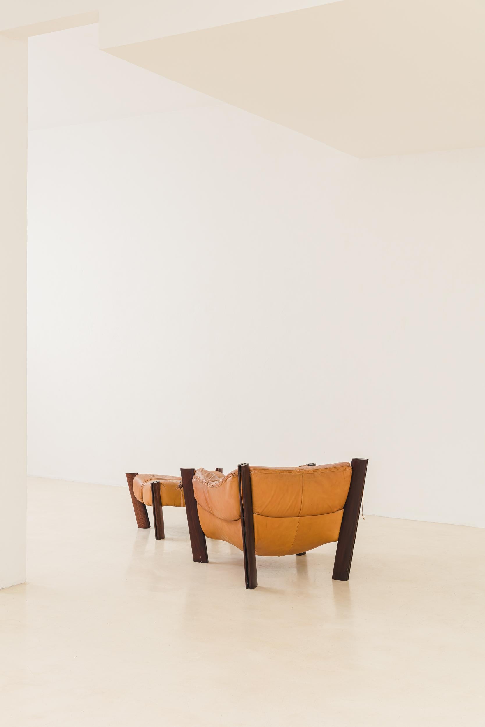 Mid-Century Modern Vintage MP-111 Lounge Chair with Ottoman by Percival Lafer, 1970s, Brazil For Sale