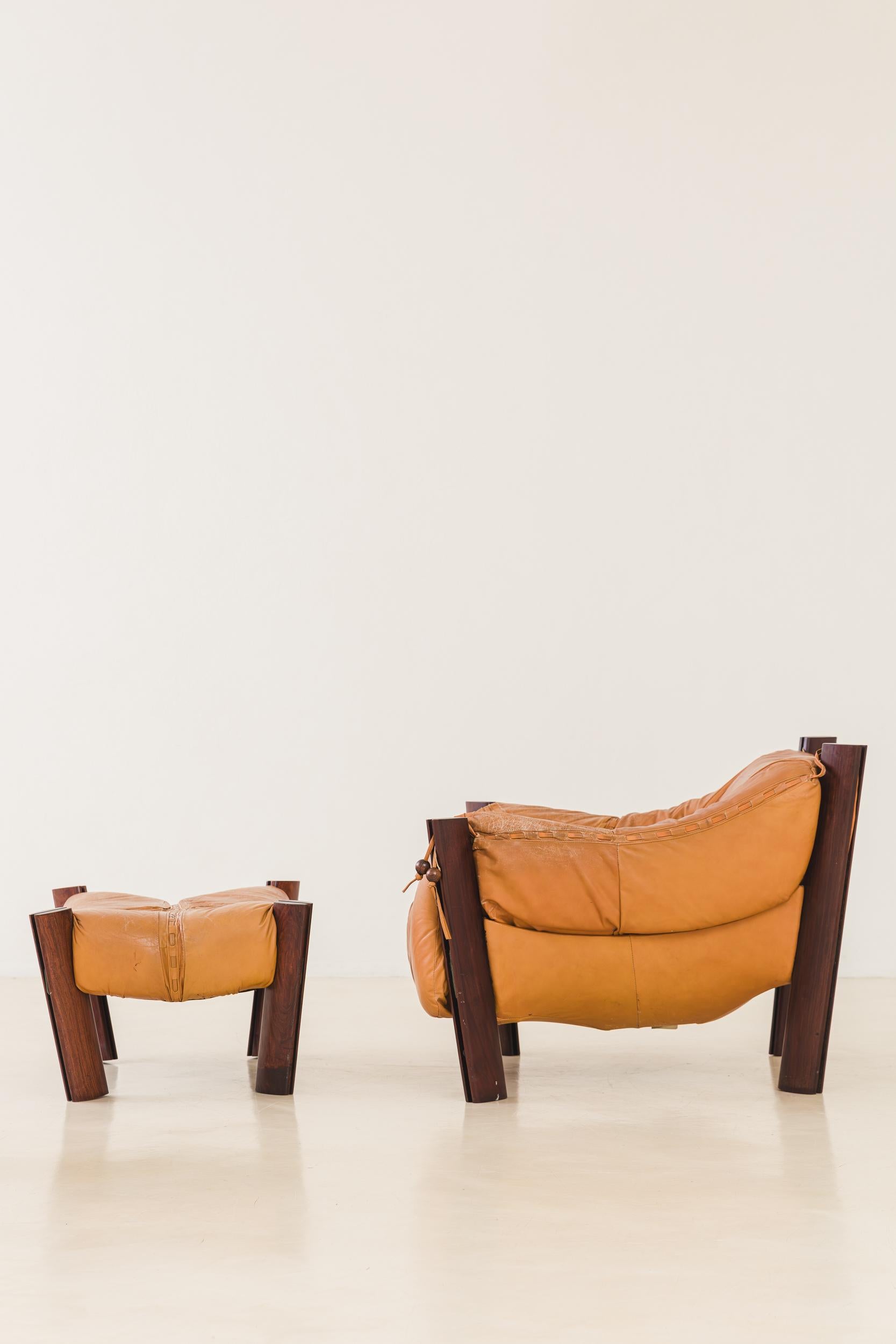 Vintage MP-111 Lounge Chair with Ottoman by Percival Lafer, 1970s, Brazil In Good Condition For Sale In New York, NY