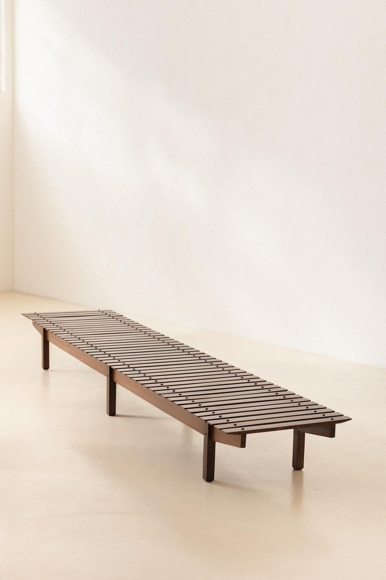 Vintage Mucki Bench in Rosewood by Sergio Rodrigues, 1958, Brazilian Midcentury In Good Condition For Sale In New York, NY