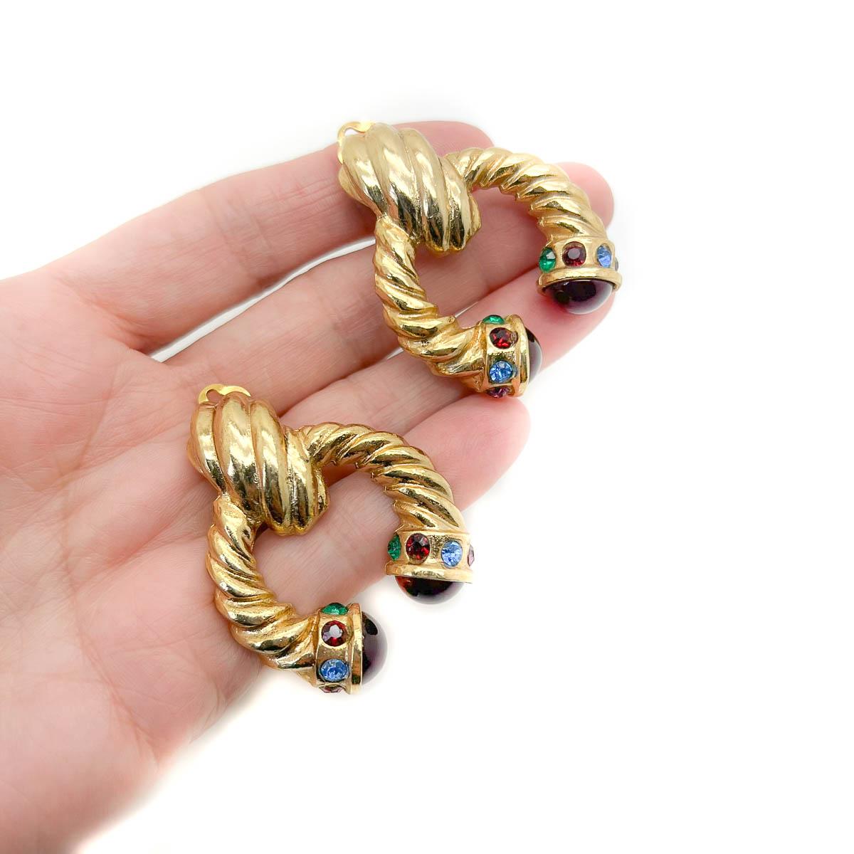 A Pair of Vintage Cabochon Drop Earrings inspired by Mughal design. Juicy ruby glass cabochons and the sumptuous gold metal result in a winning combination of opulence. A glamorous finishing touch.
An unsigned beauty. A rare treasure. Just because a