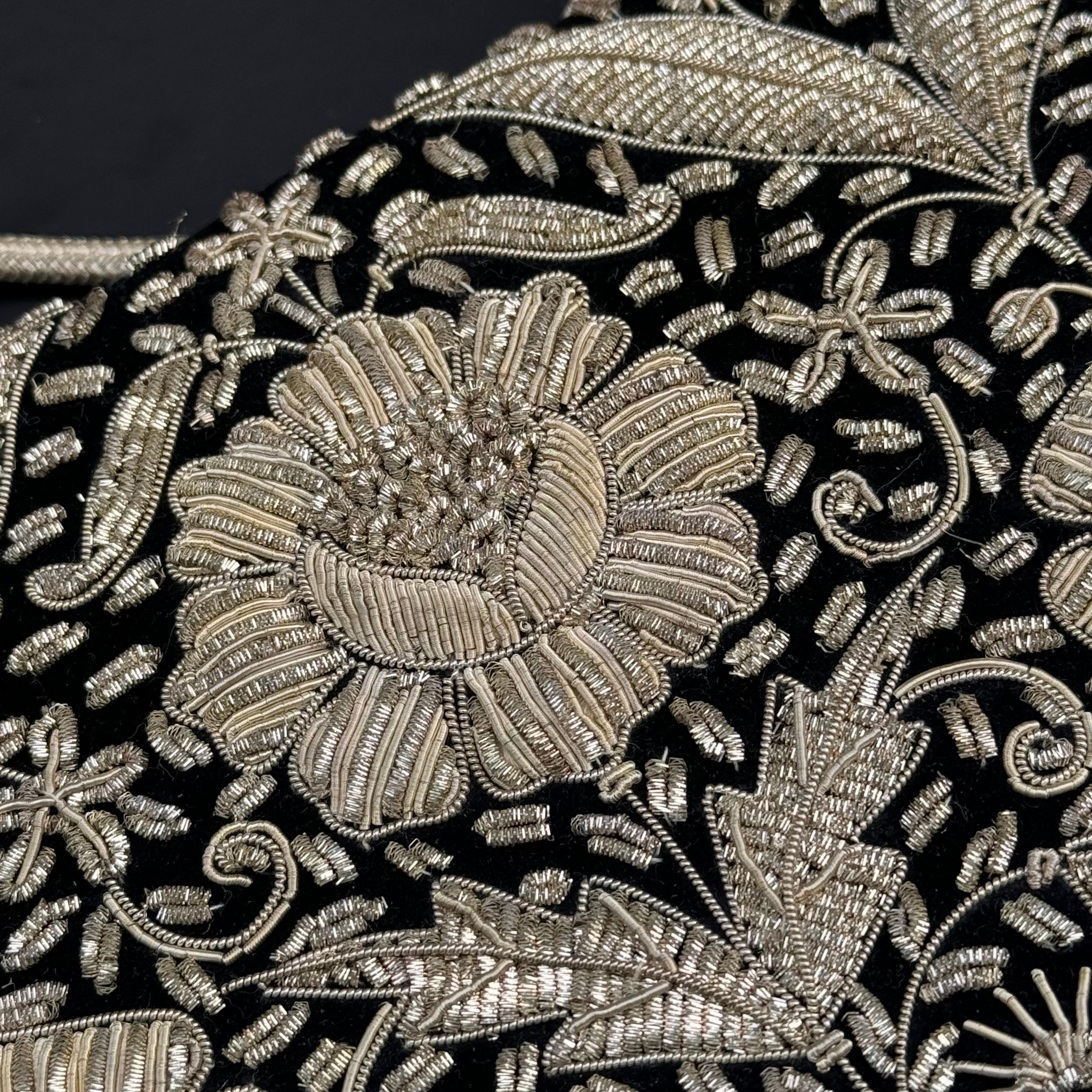 Donna Pochette vintage ricamata a mano da Mughal, borsetta da sera in vendita