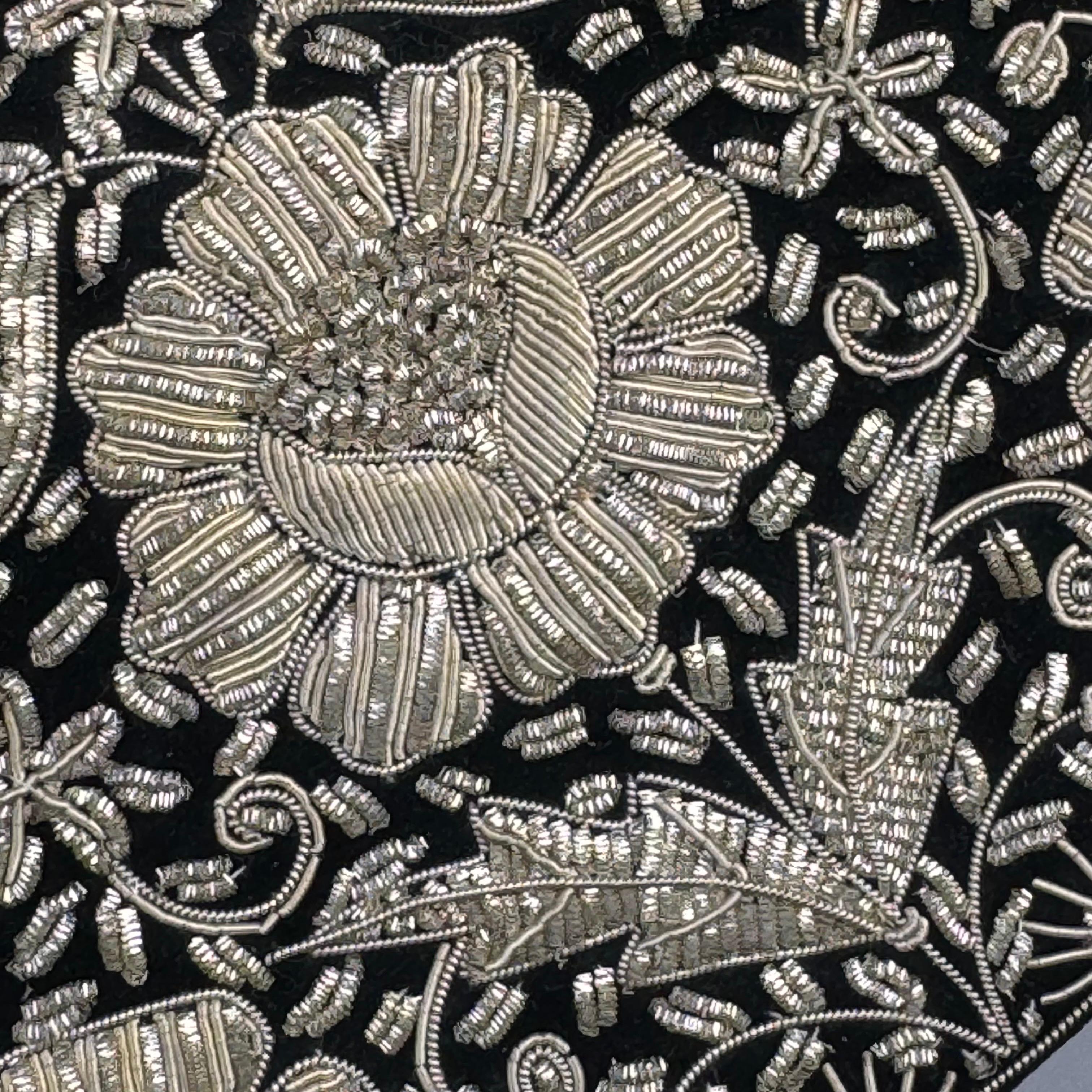 Pochette vintage ricamata a mano da Mughal, borsetta da sera in vendita 1
