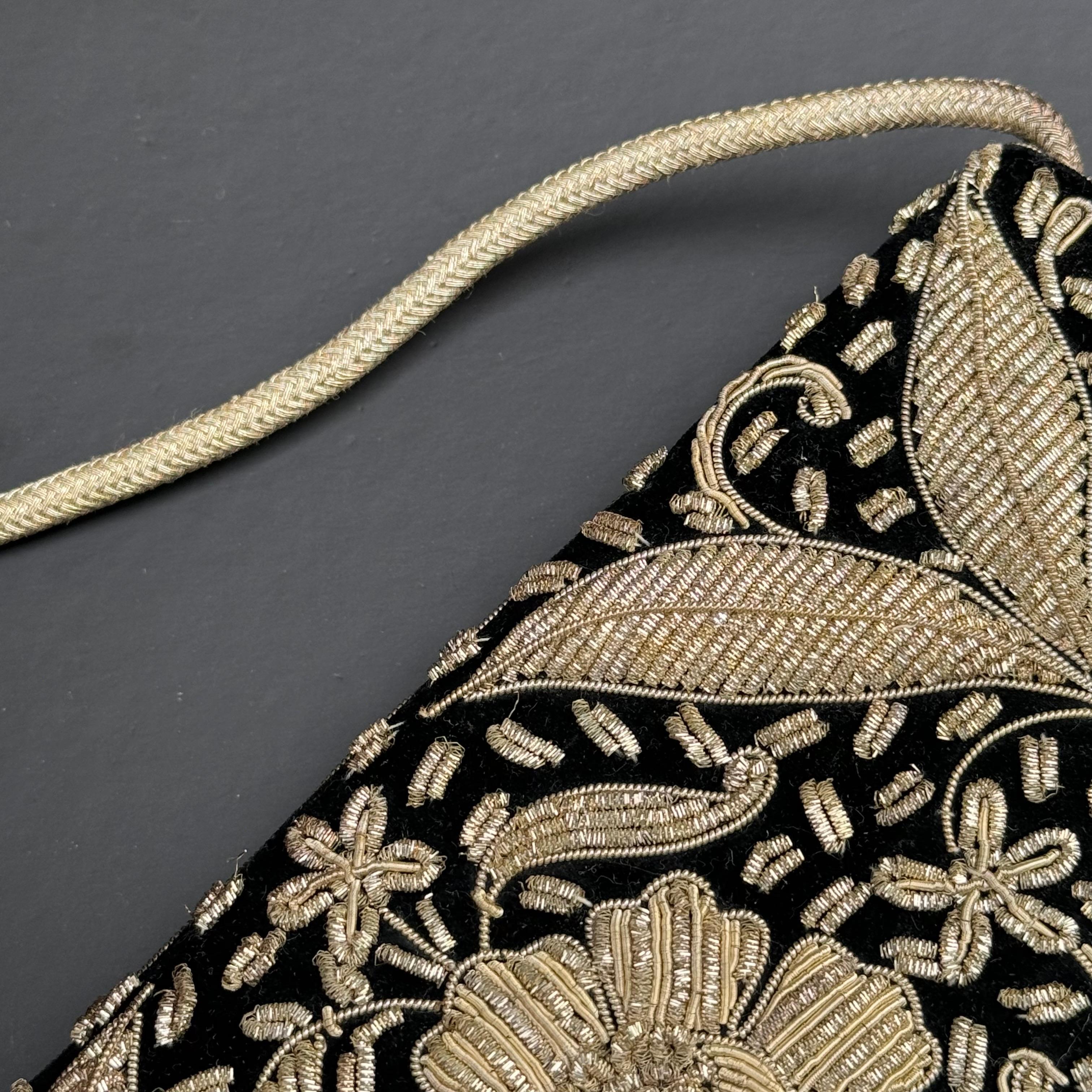 Pochette vintage ricamata a mano da Mughal, borsetta da sera in vendita 3