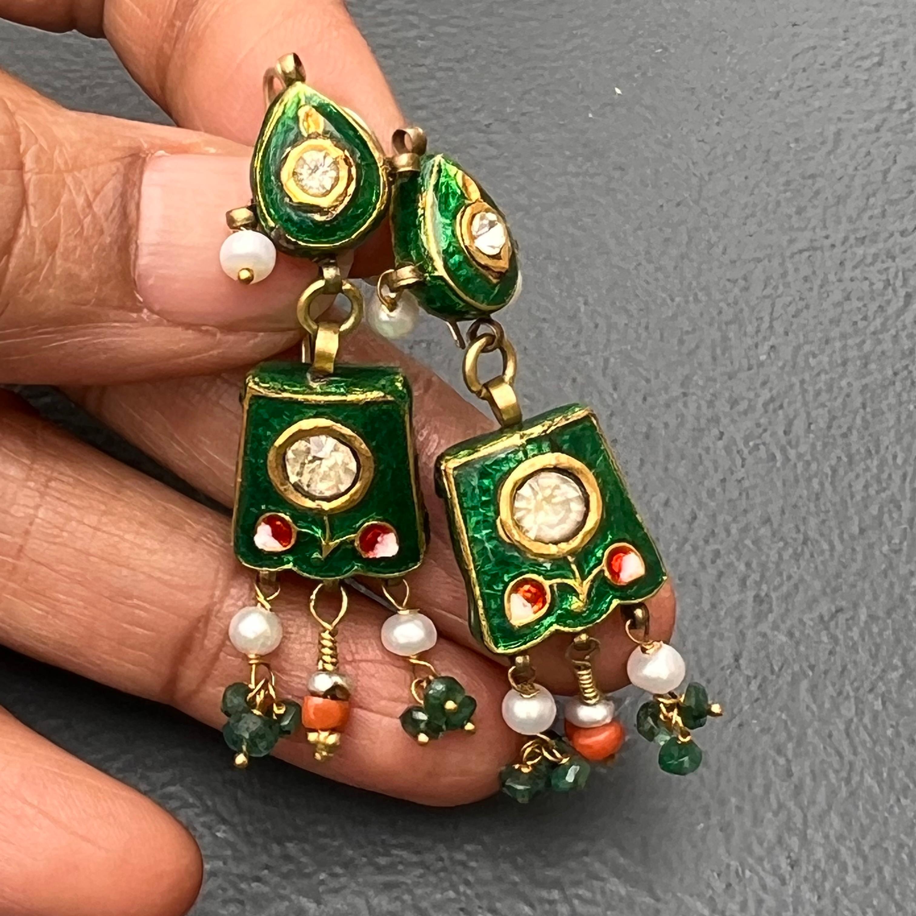 Vintage Mughal Indian Enamel Gemstones Earrings In Good Condition For Sale In Plainsboro, NJ
