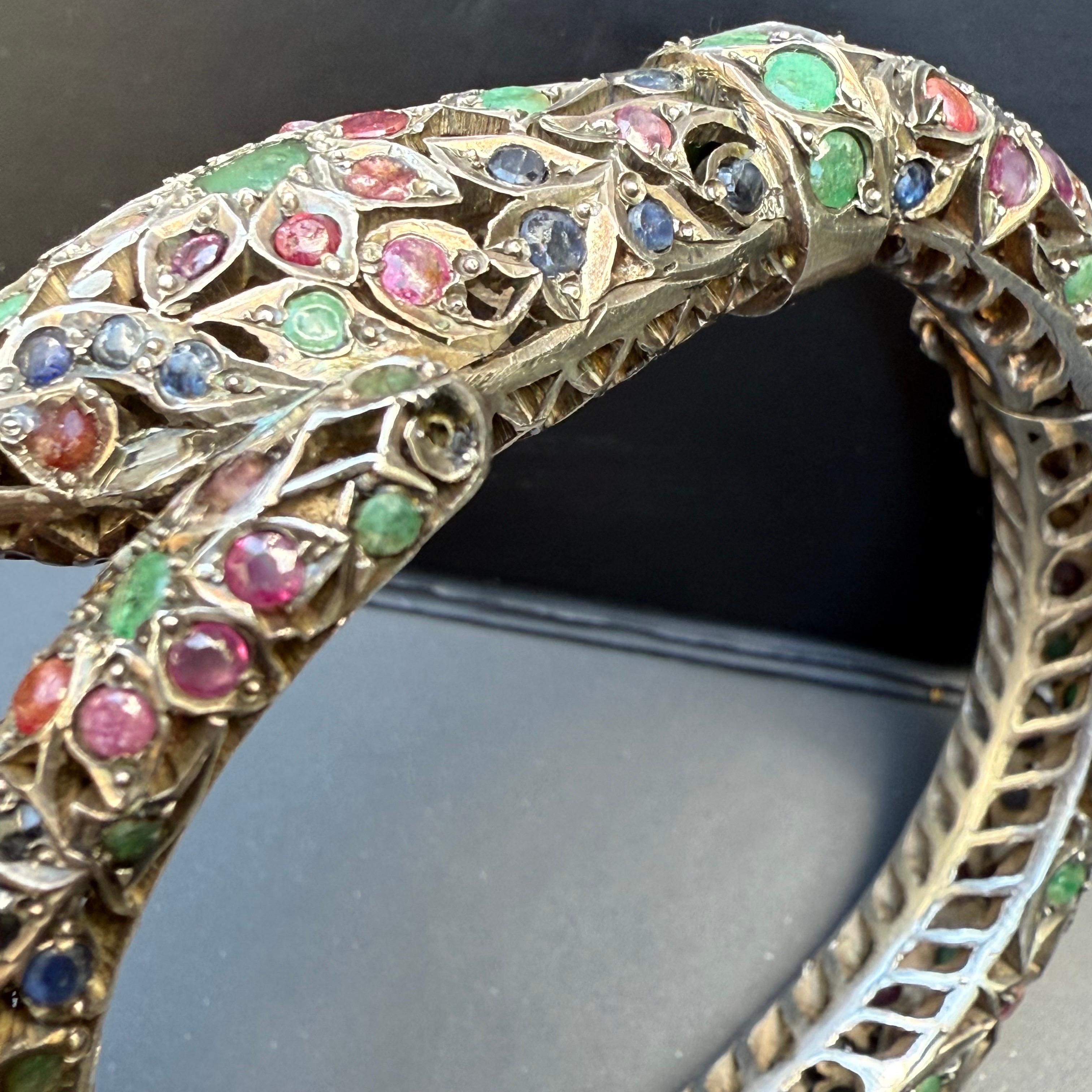 Bracciale a serpente con cerniera d'argento Mughal vintage con pietre preziose e borchie in vendita 6