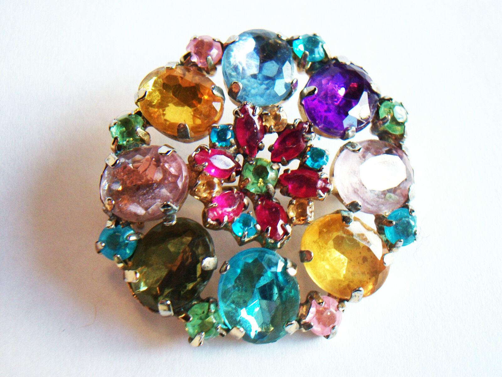 Vintage Multi-Color Rhinestone Brooch - Unsigned - Circa 1950's In Good Condition For Sale In Chatham, CA