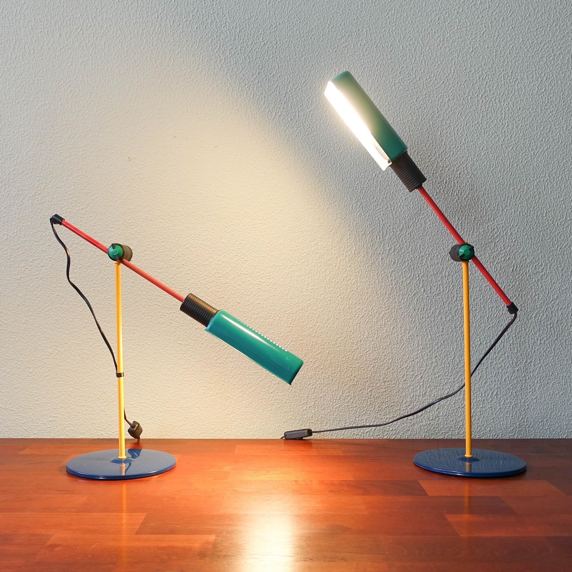italien Lampe de bureau multicolore vintage par Veneta Lumi, années 1980  en vente