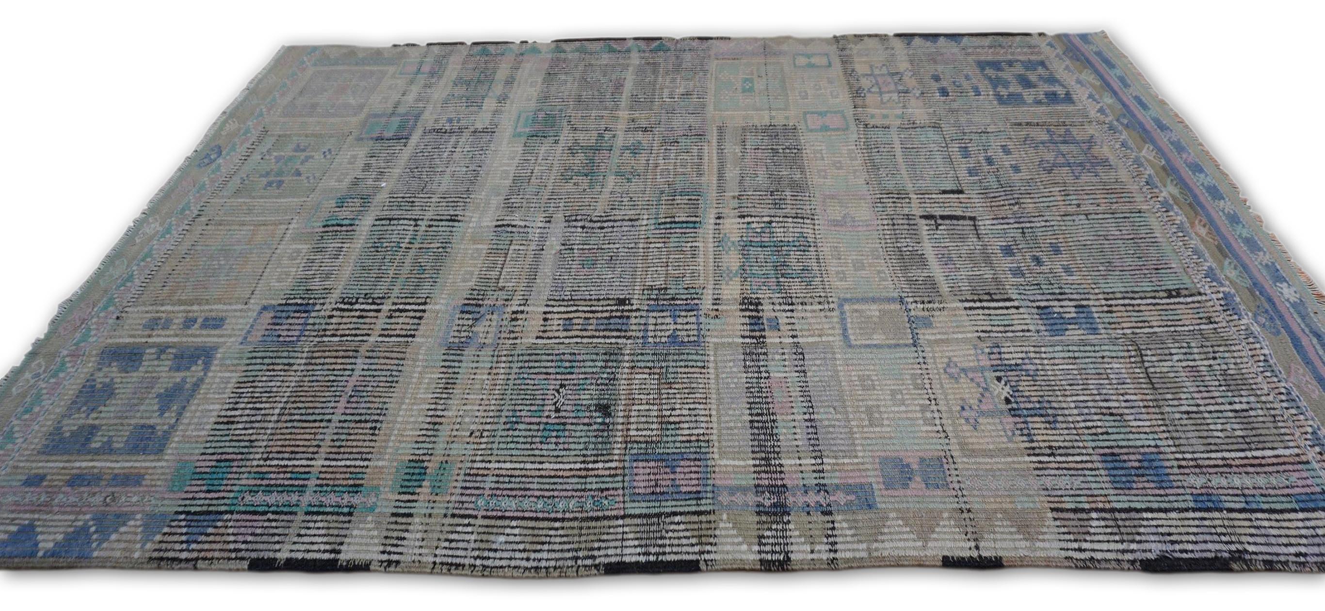 Mehrfarbiger Wollkilim mit geometrischem Motiv, mehrfarbig, 5'2''x6'10'' (Kelim) im Angebot