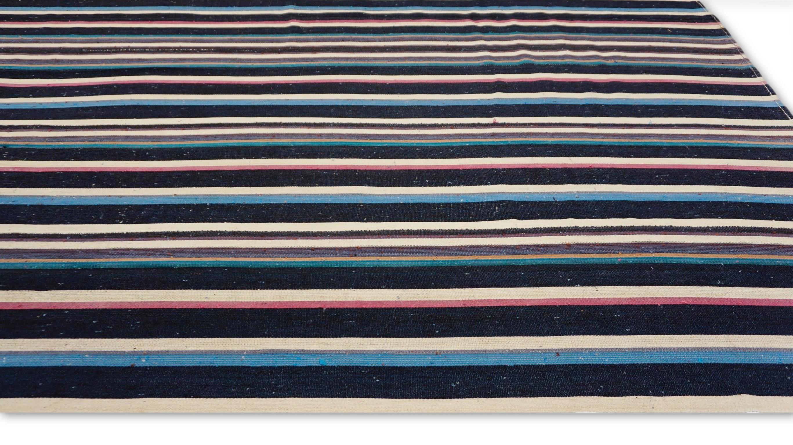 Mehrfarbig gestreifter Vintage-Kelim 10'3''x10'5'', mehrfarbig gestreift, um 1960 (Handgewebt) im Angebot