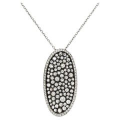 Collana con ciondolo d'oro annerito vintage con più diamanti e ciottoli ondulati