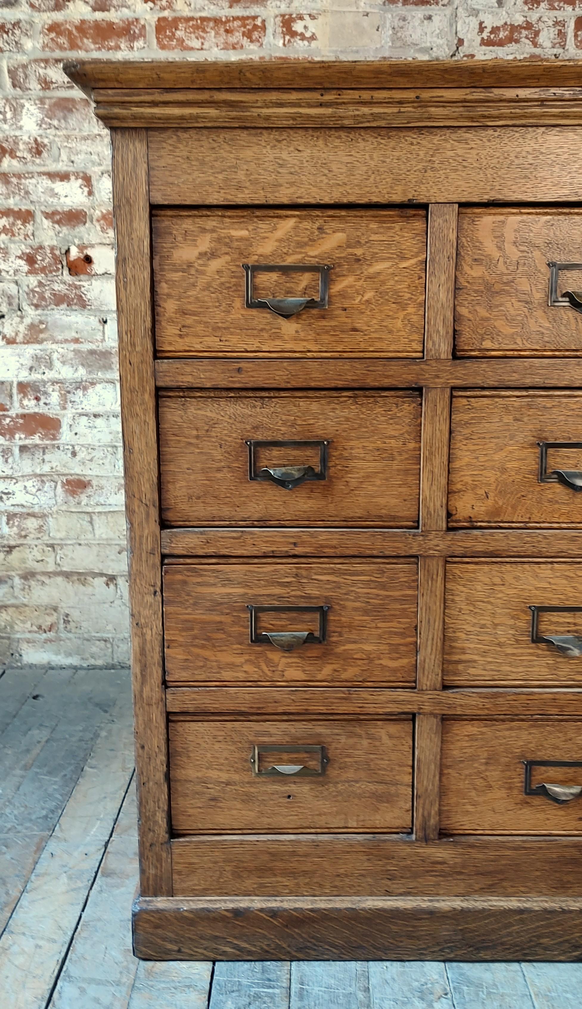 Boticario Vintage de Roble con Varios Cajones en venta 7