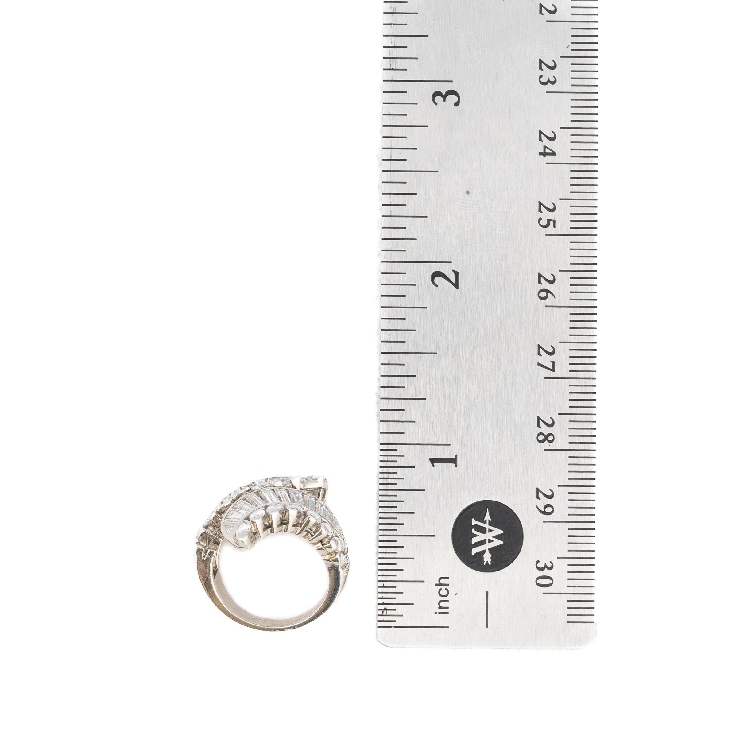 Taille Marquise Vintage Multi Shape Diamond Bypass Platinum en vente