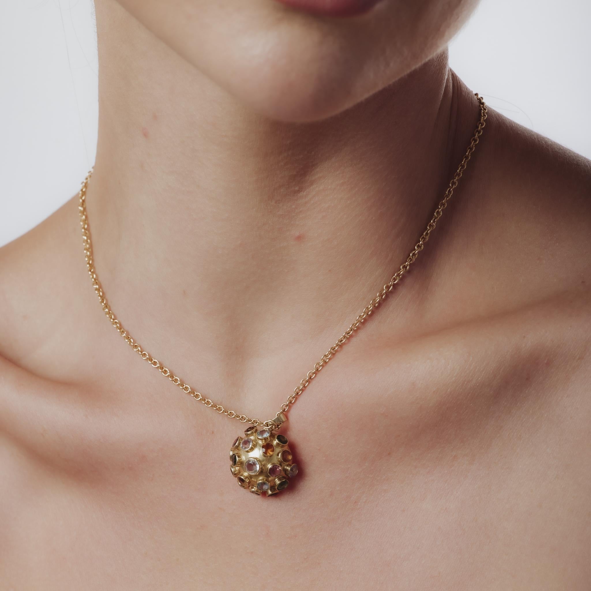 Taille ronde Collier vintage demi Sputnik en or jaune 14k et pierres multiples en vente