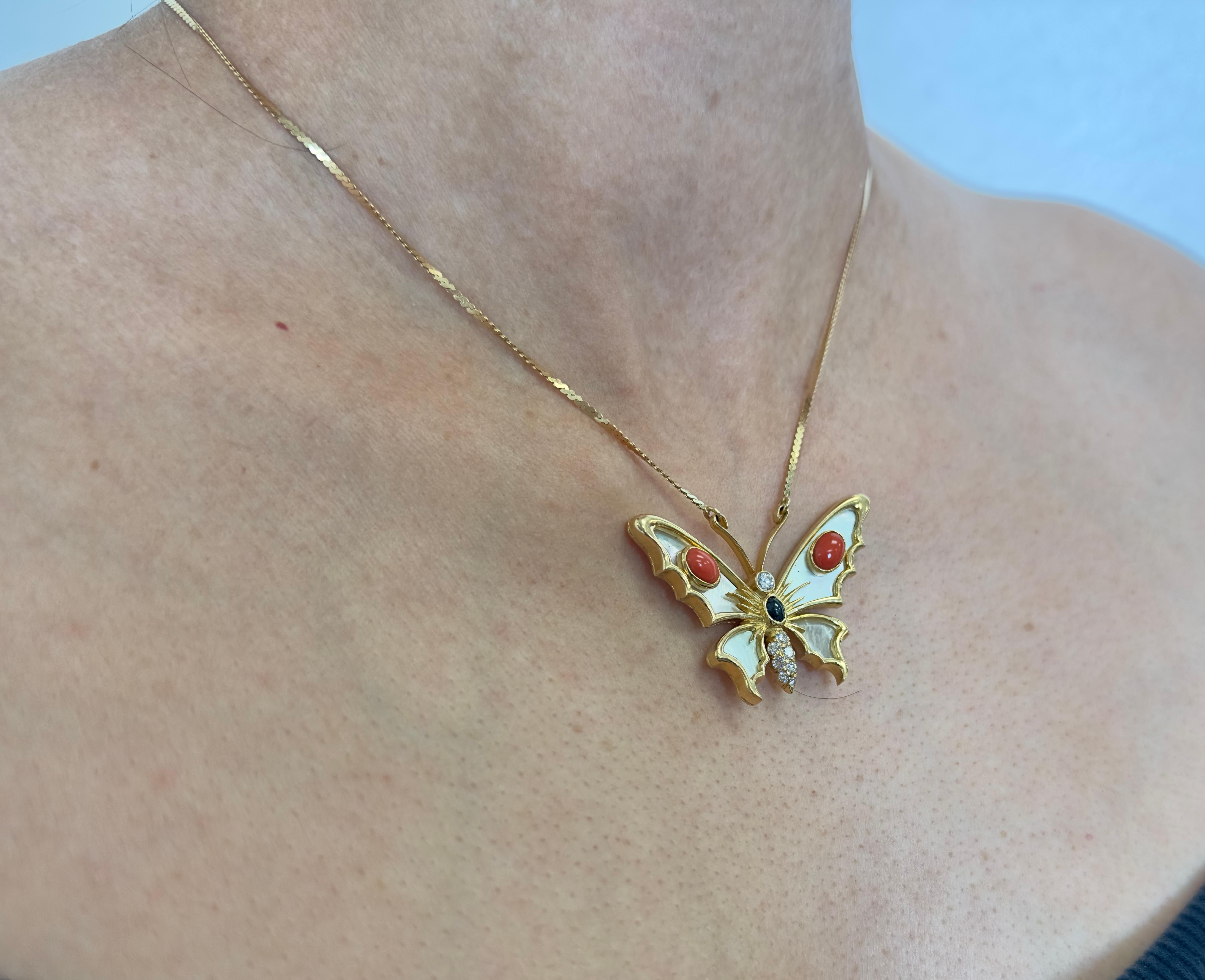 Ciondolo d'epoca con farfalla a più pietre in oro 18k e collana in oro giallo 14k In condizioni buone in vendita a Houston, TX