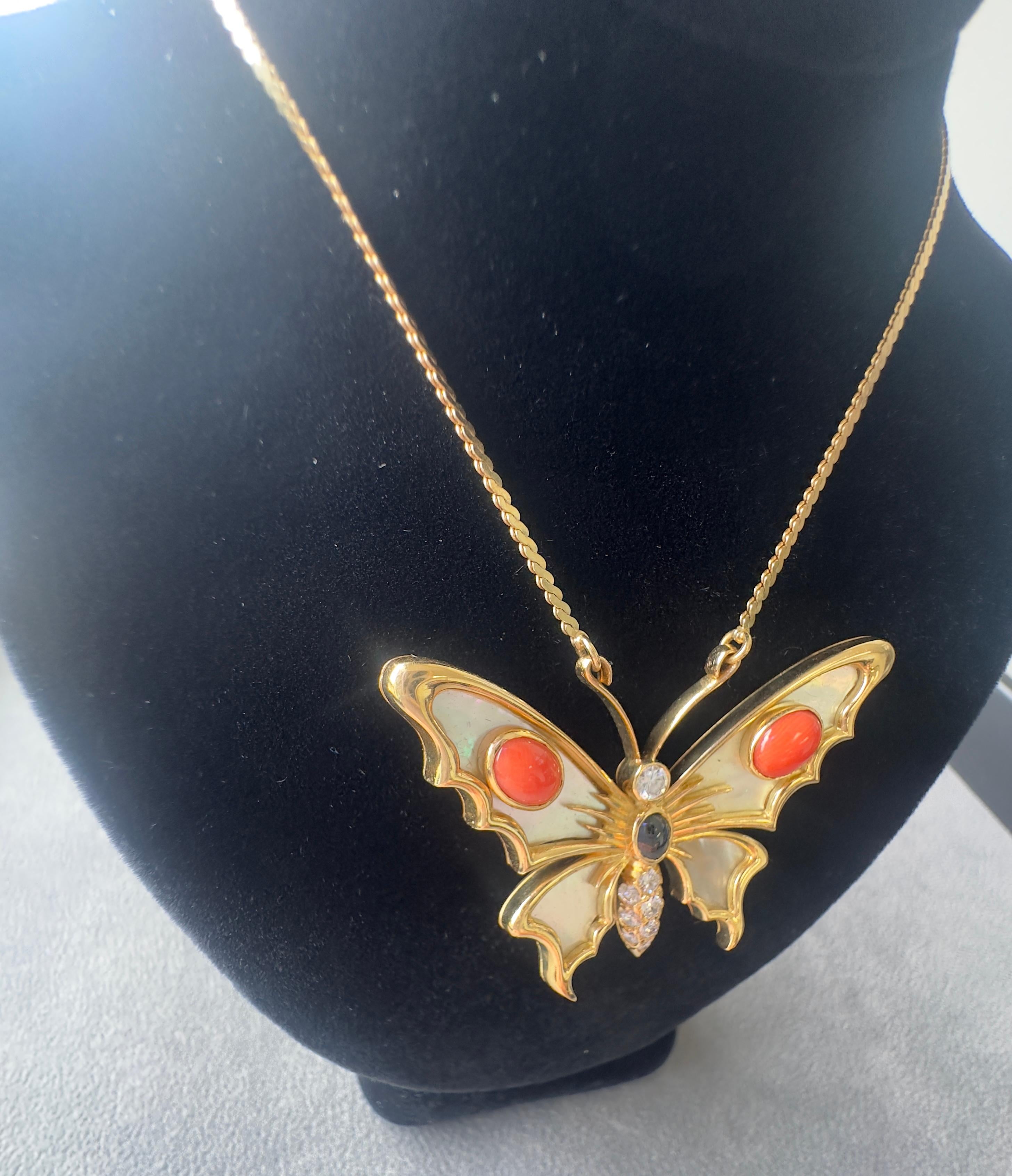 Donna Ciondolo d'epoca con farfalla a più pietre in oro 18k e collana in oro giallo 14k in vendita