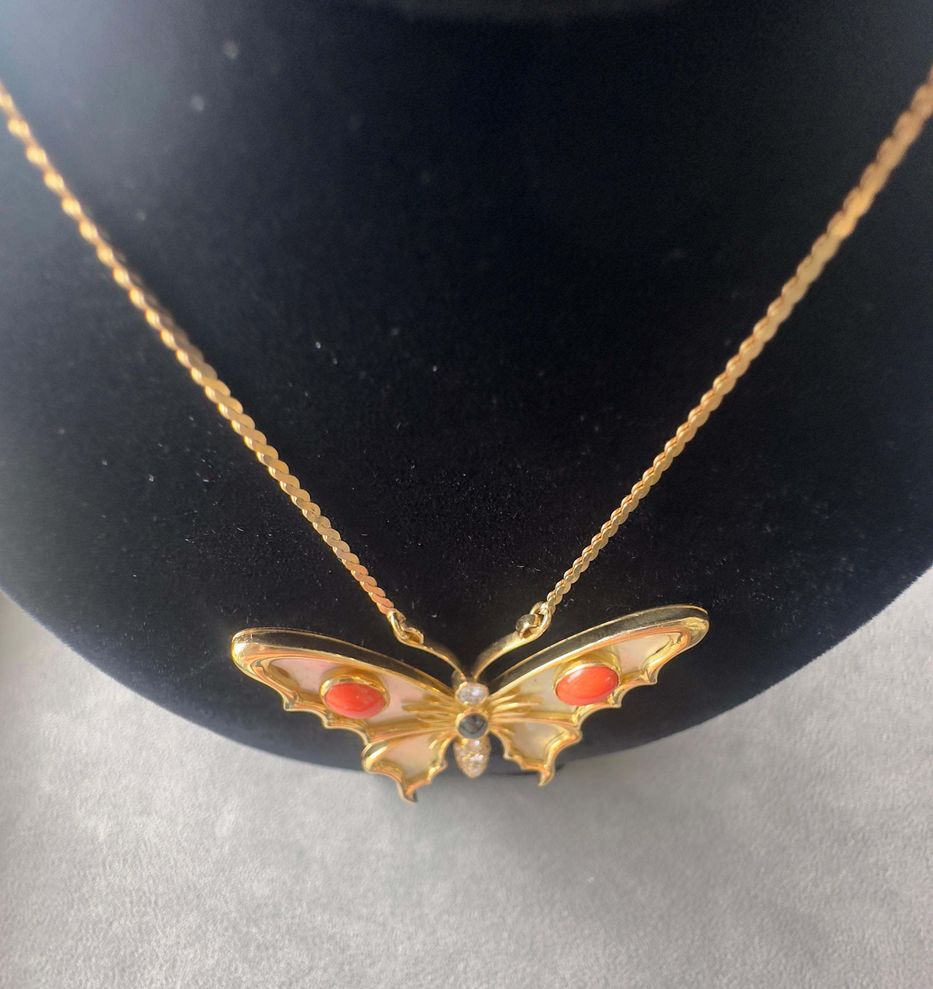 Ciondolo d'epoca con farfalla a più pietre in oro 18k e collana in oro giallo 14k in vendita 1