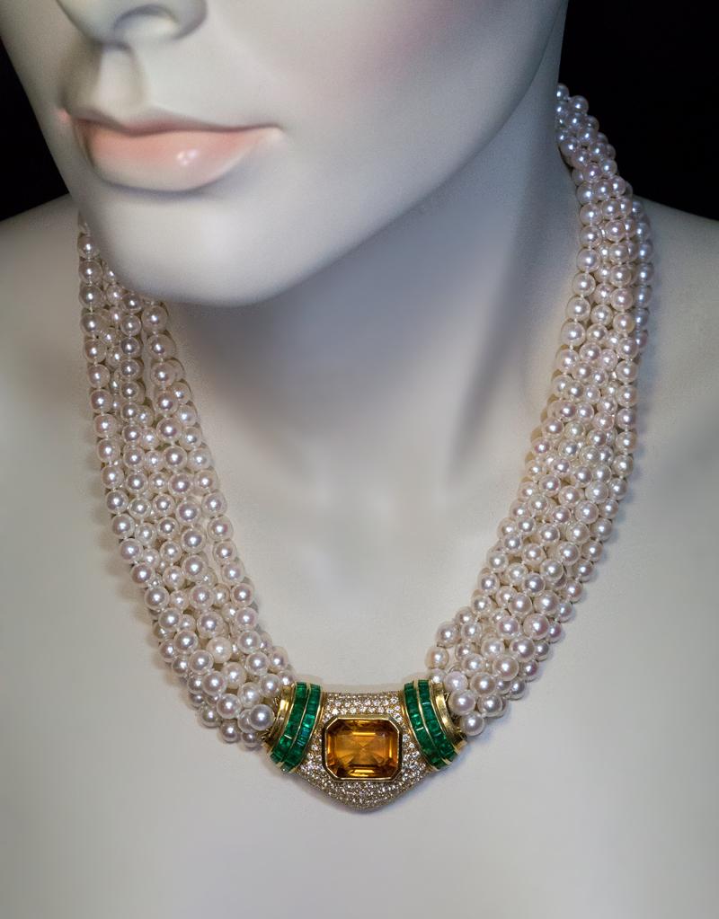 Collana vintage di perle coltivate a più fili con chiusura in oro gioiello in vendita 1