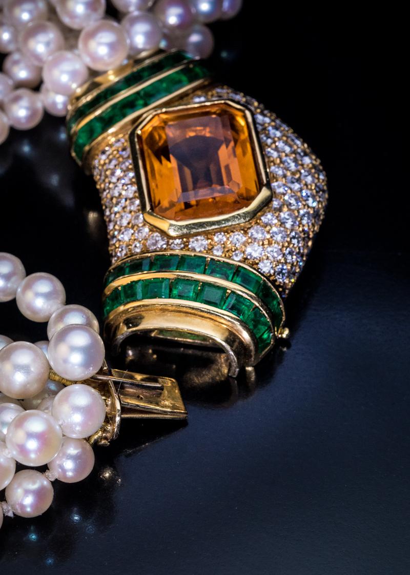 Vintage Multi Strang Zuchtperlenkette mit Jeweled Gold Clasp im Angebot 1