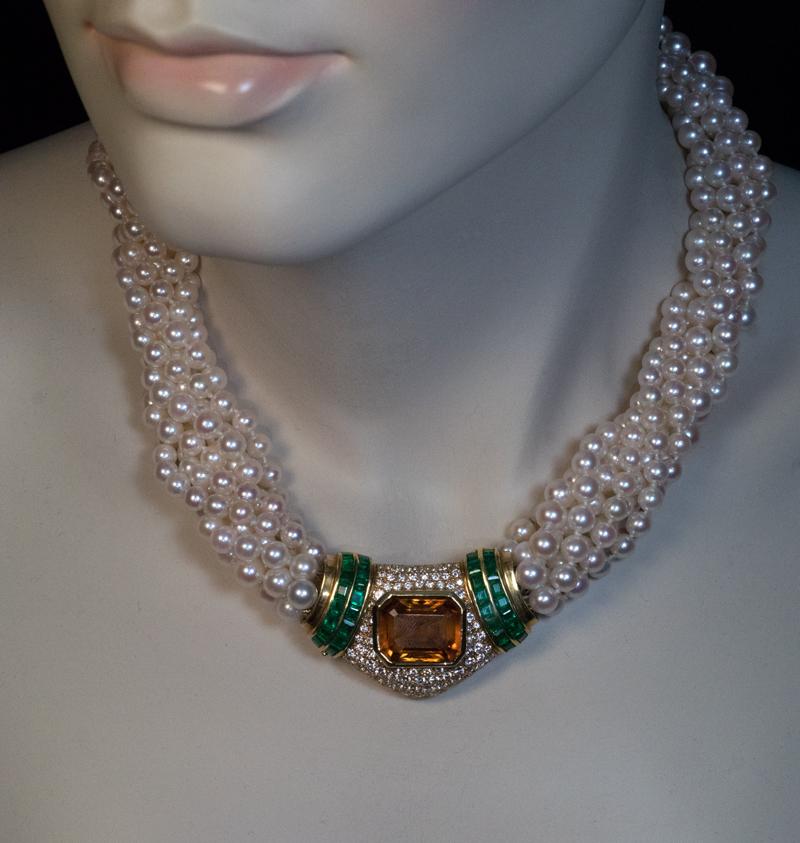 Collier vintage à plusieurs rangs de perles de culture avec fermoir en or orné de bijoux Pour femmes en vente