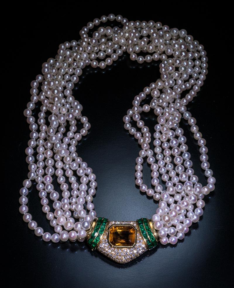 Collana vintage di perle coltivate a più fili con chiusura in oro gioiello in vendita 3