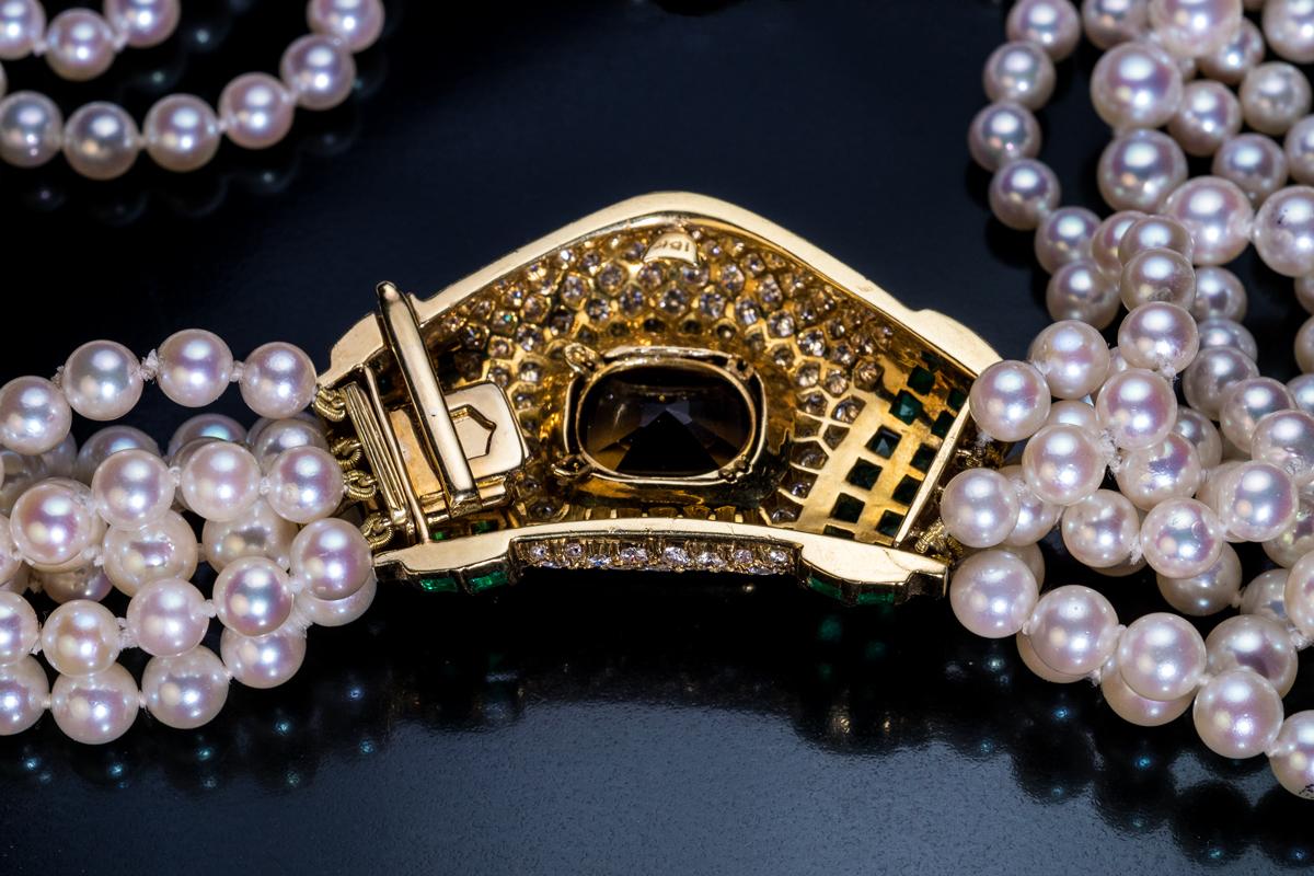 Collana vintage di perle coltivate a più fili con chiusura in oro gioiello in vendita 4