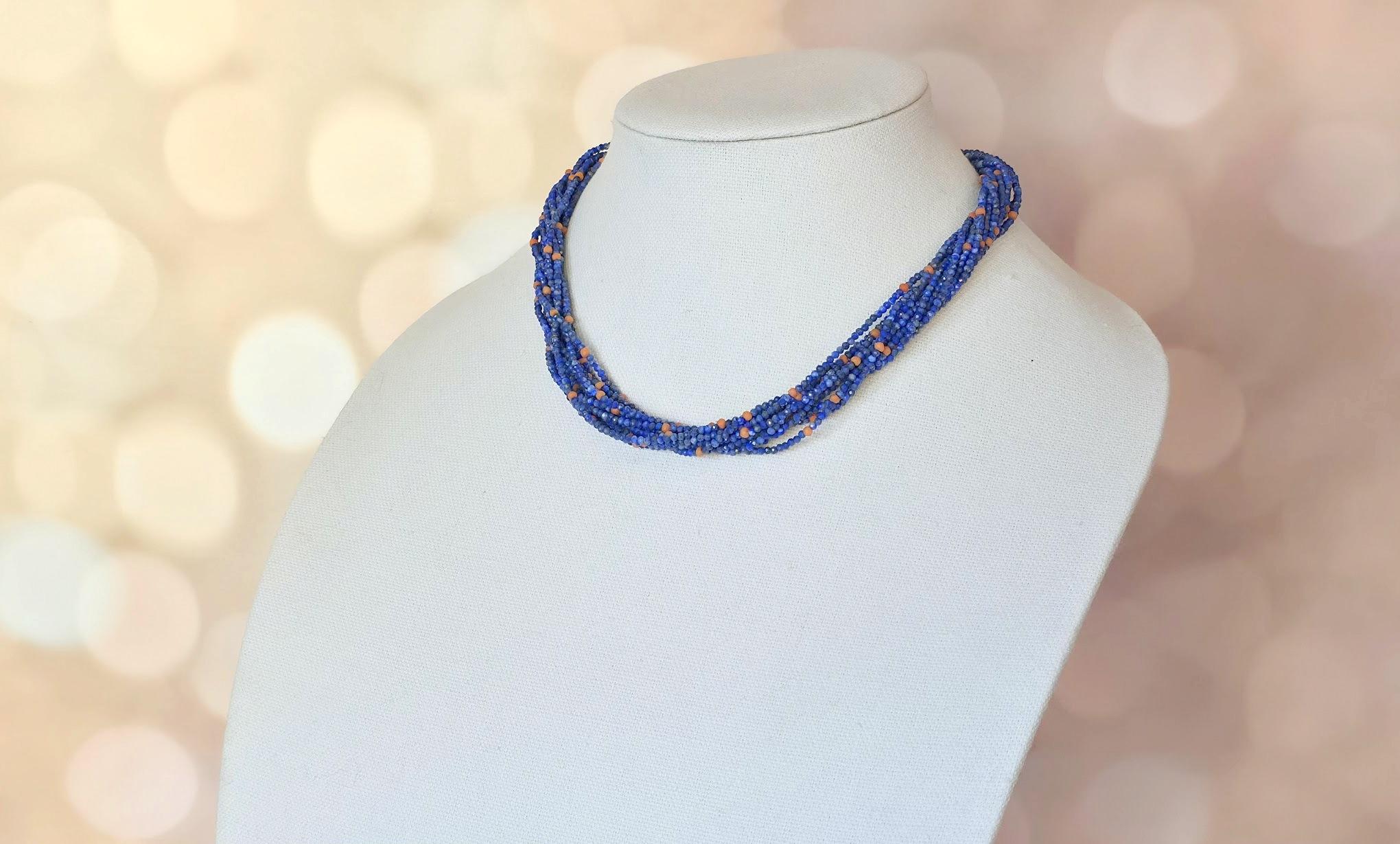 Collana a più fili di corallo e lapislazzuli d'epoca In condizioni ottime in vendita a Chesterland, OH