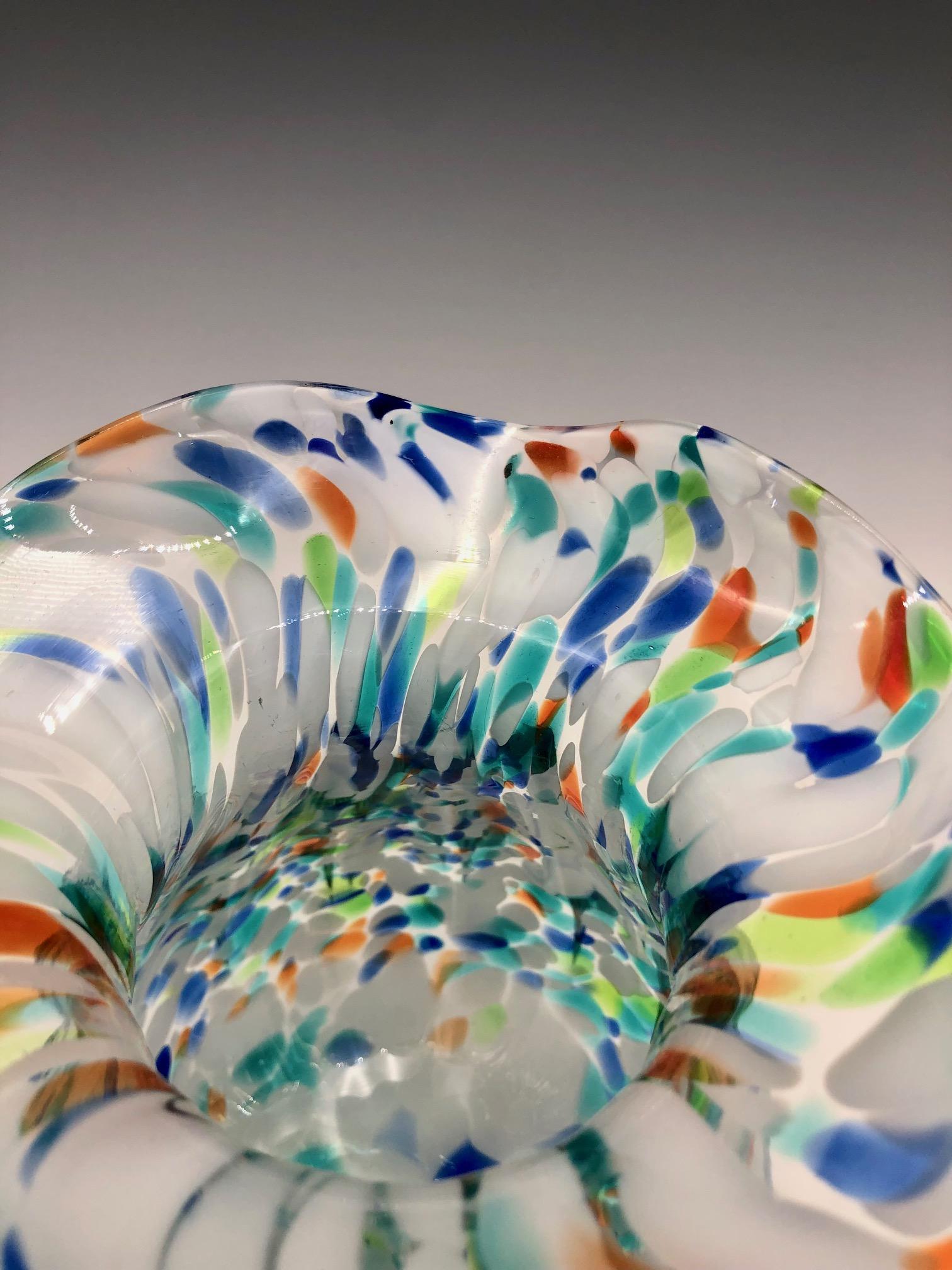 Vintage Multicolor Murano Style Confetti Swirl Art Glass Vase In Excellent Condition For Sale In East Quogue, NY