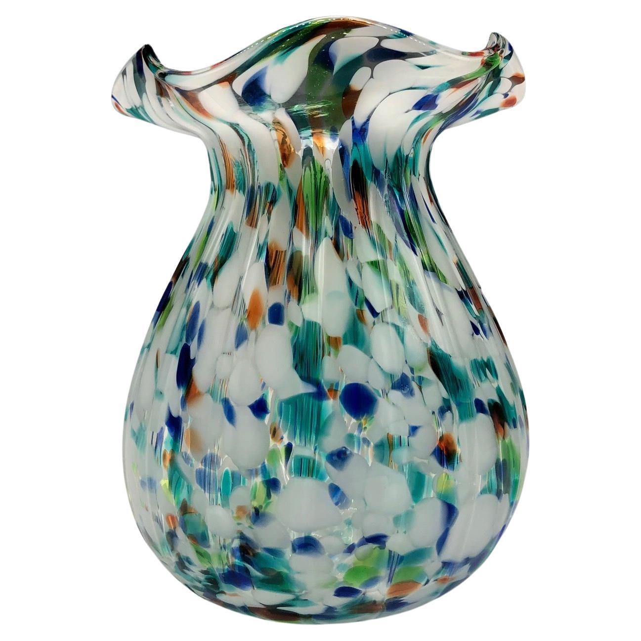 Mehrfarbige Vintage-Kunstglasvase im Murano-Stil mit Konfettiwirbel-Muranoglas