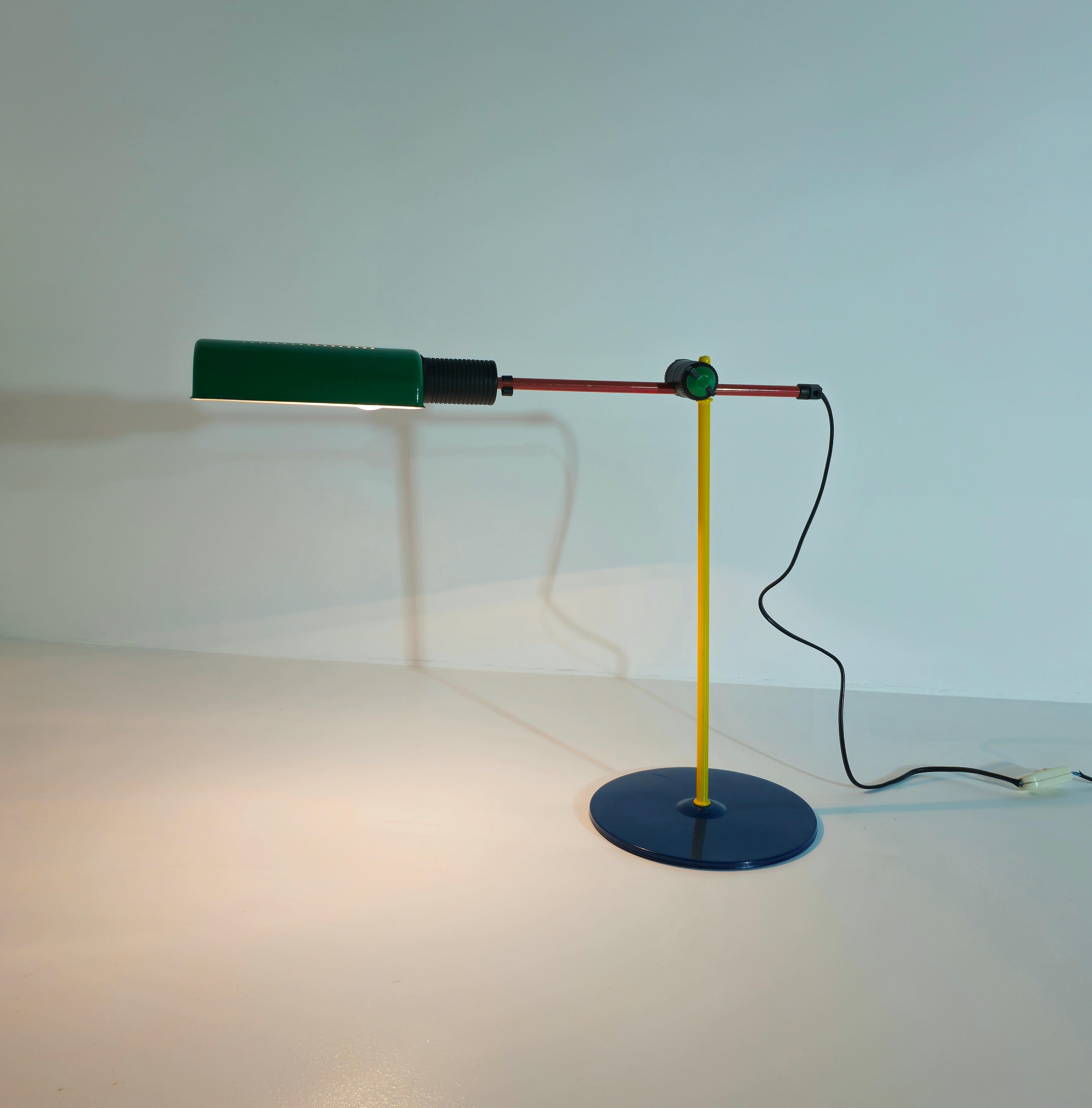 Lampe de bureau multicolore de Veneta Lumi Design Italie années 1980 3